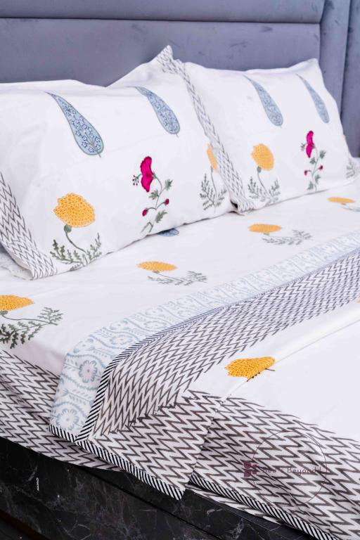 MARIGOLD HIBISCUS HANDBLOCK PRINTED REVERSIBLE MULMUL DOHAR