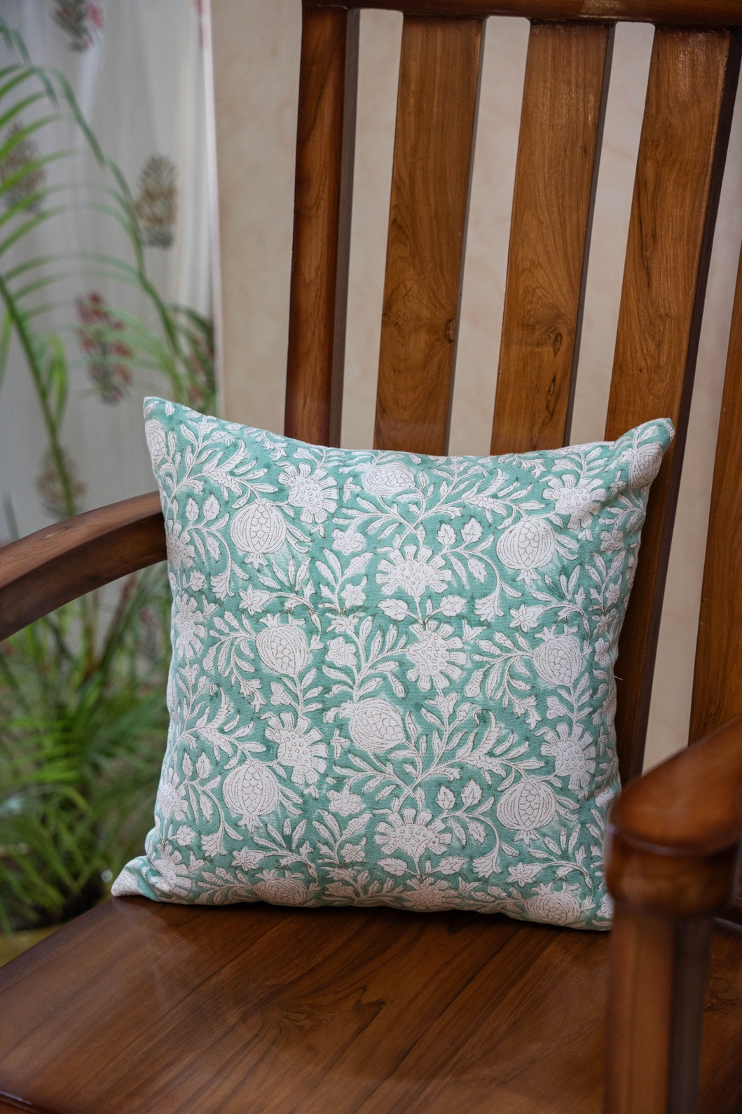A PAIR OF HANDBLOCK PRINTED 16*16 INCHES CUSHION COVER