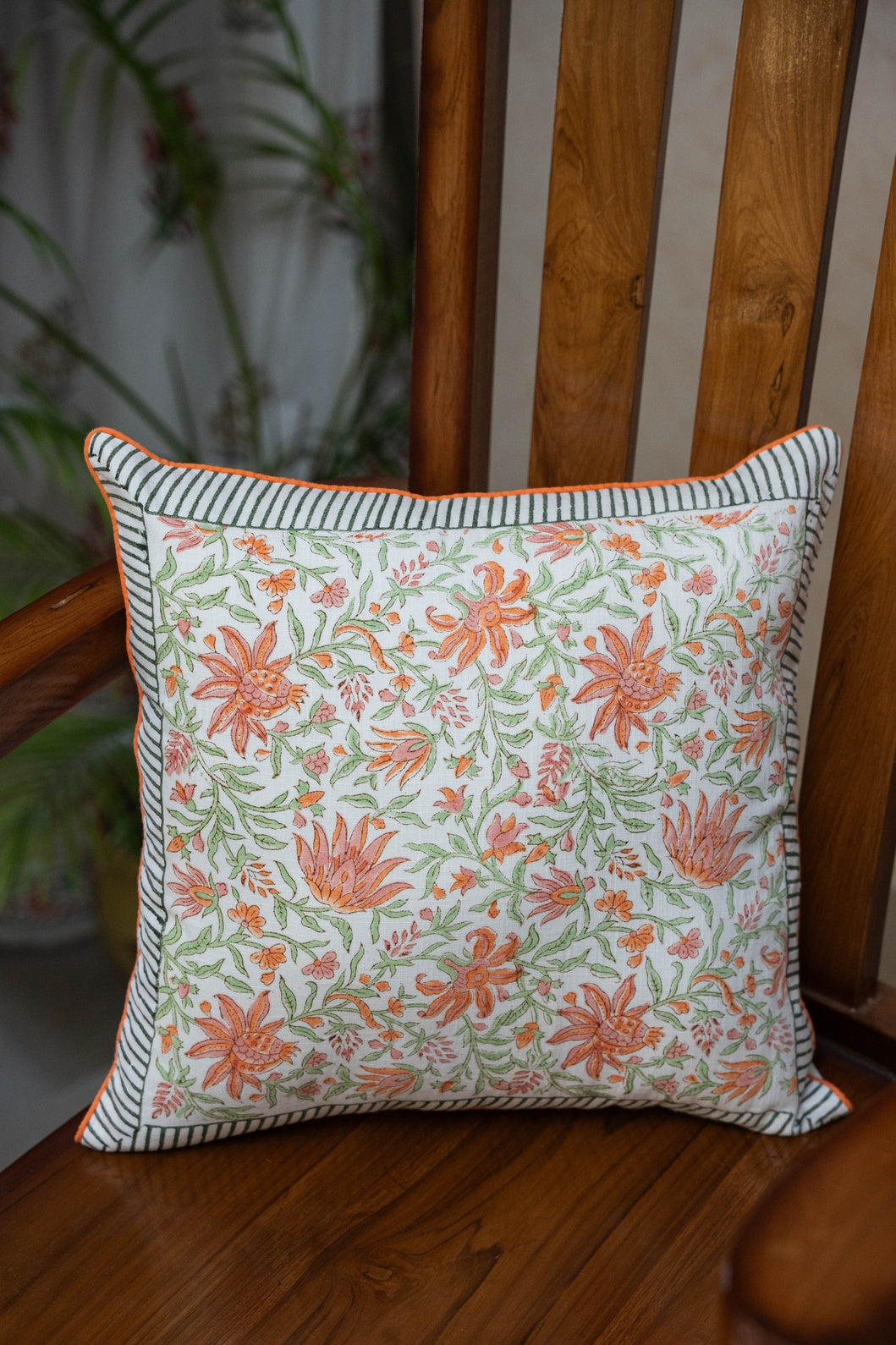 A PAIR OF HANDBLOCK PRINTED 16*16 INCHES CUSHION COVER