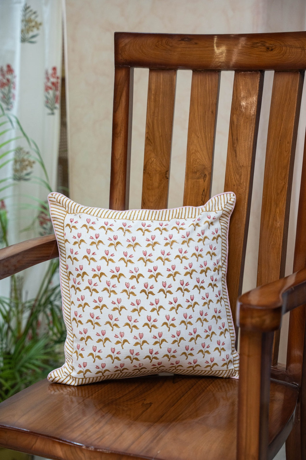 A PAIR OF HANDBLOCK PRINTED 16*16 INCHES CUSHION COVER