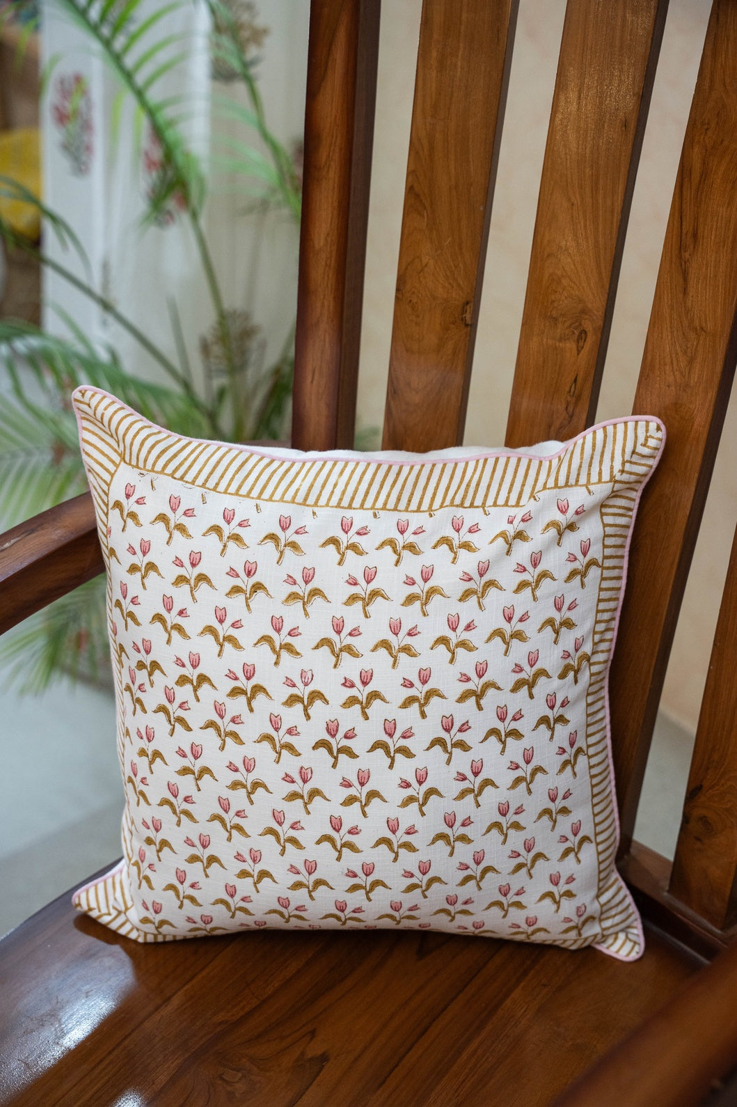 A PAIR OF HANDBLOCK PRINTED 16*16 INCHES CUSHION COVER