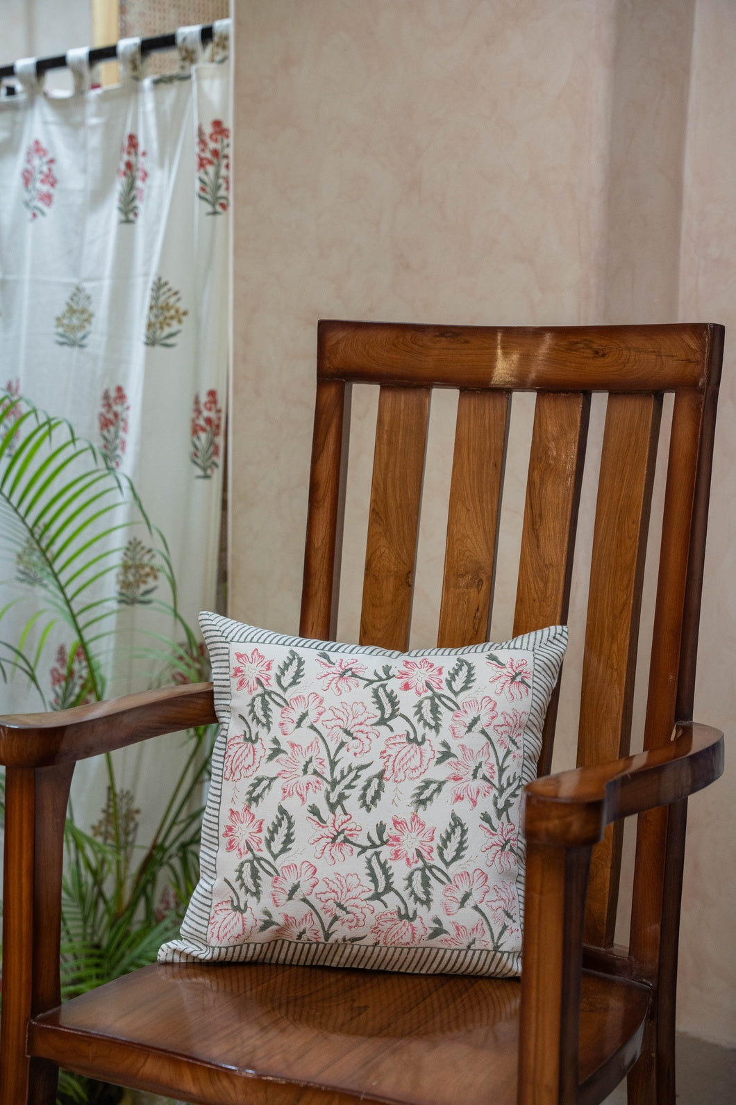 A PAIR OF HANDBLOCK PRINTED 16*16 INCHES CUSHION COVER