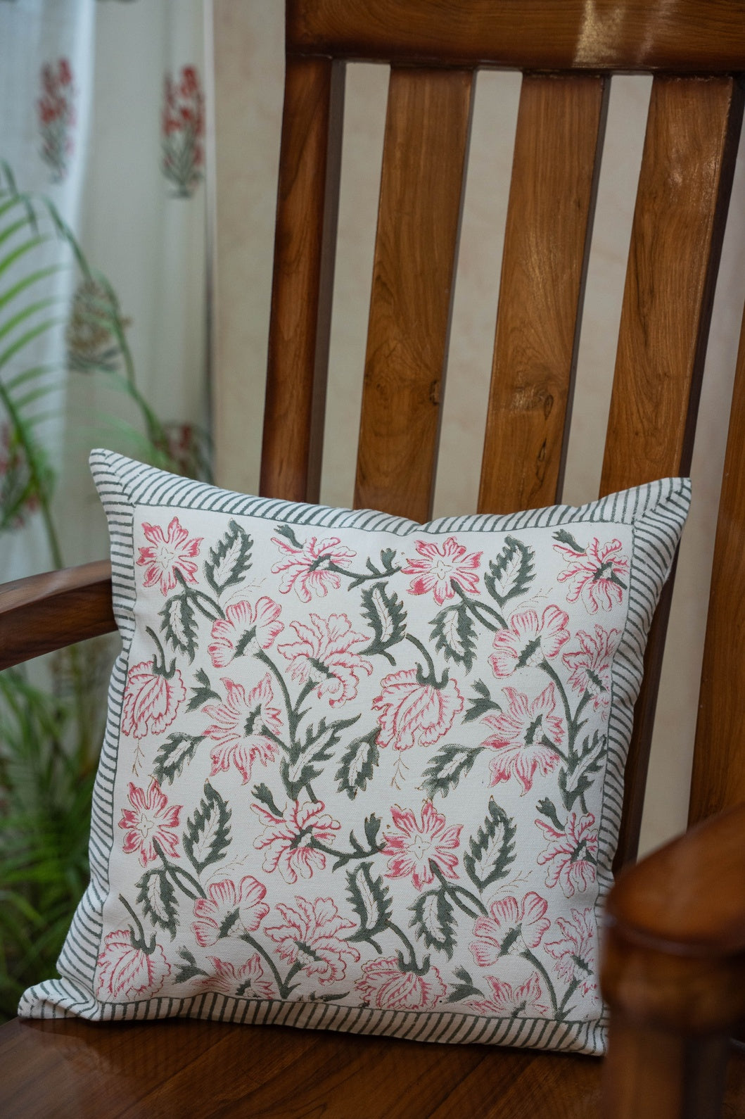 A PAIR OF HANDBLOCK PRINTED 16*16 INCHES CUSHION COVER