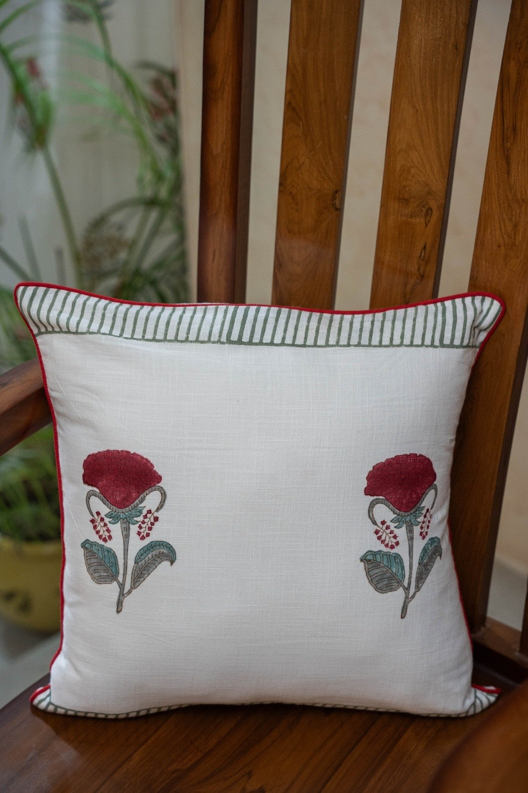 A PAIR OF HANDBLOCK PRINTED 16*16 INCHES CUSHION COVER