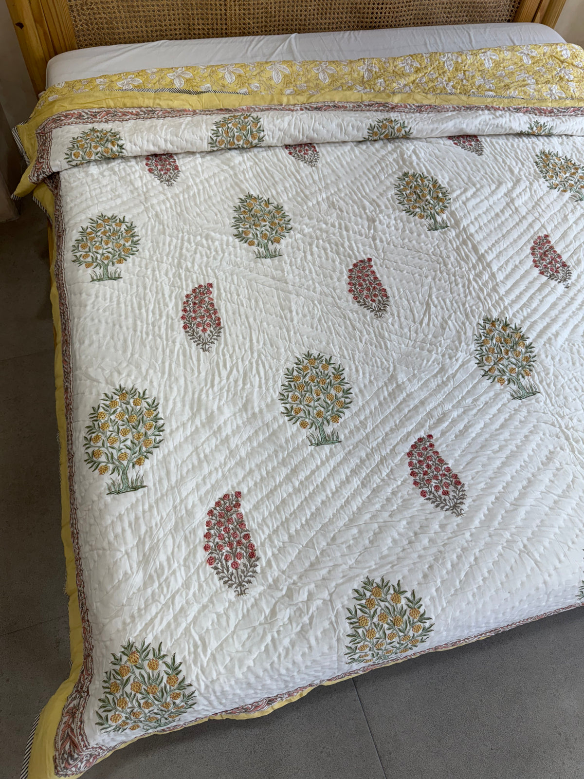 HAND BLOCK PRINTED REVERSIBLE QUILT (DOUBLE BED)