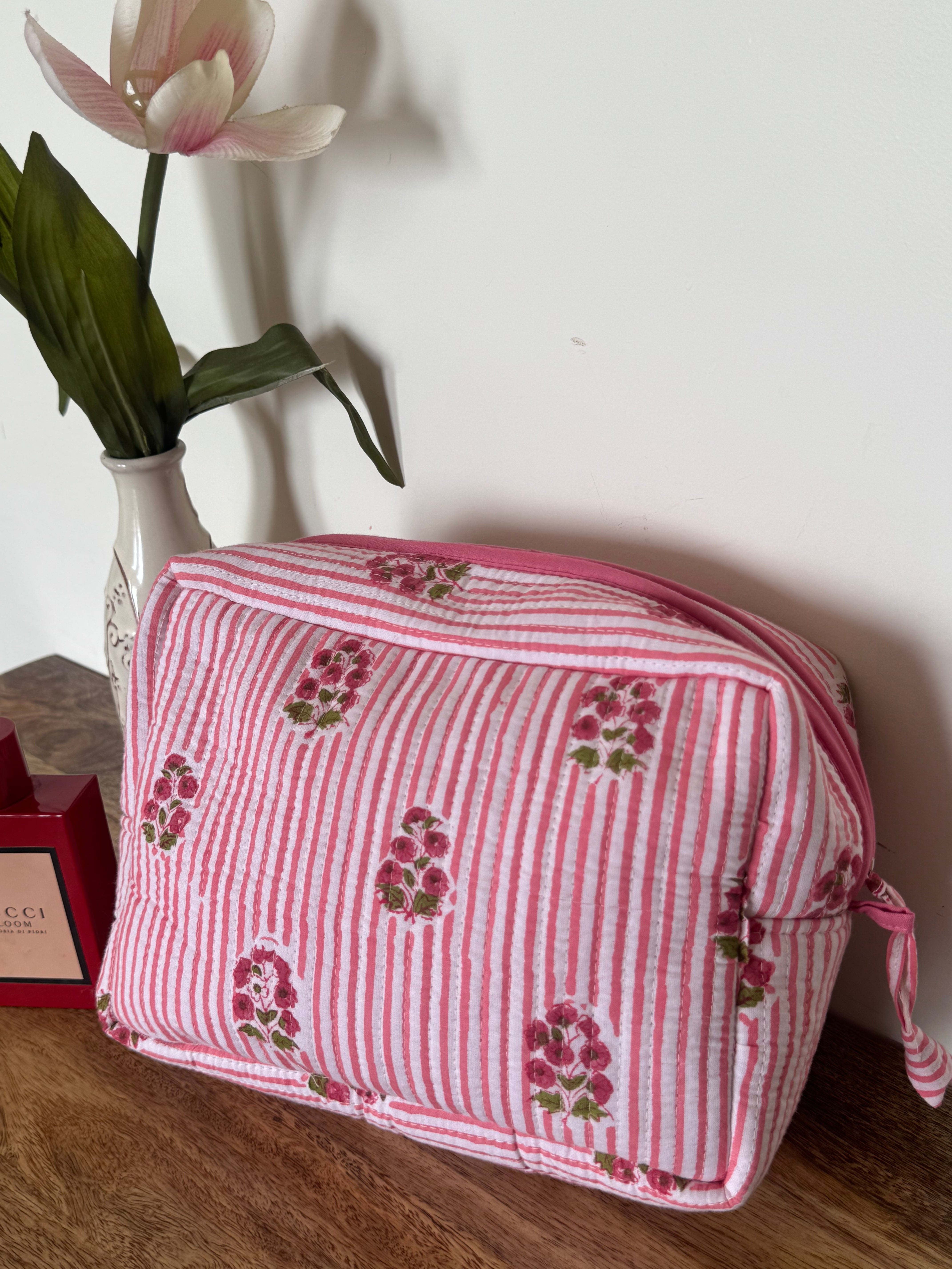 MULTI PURPOSE TOILETRY BAG