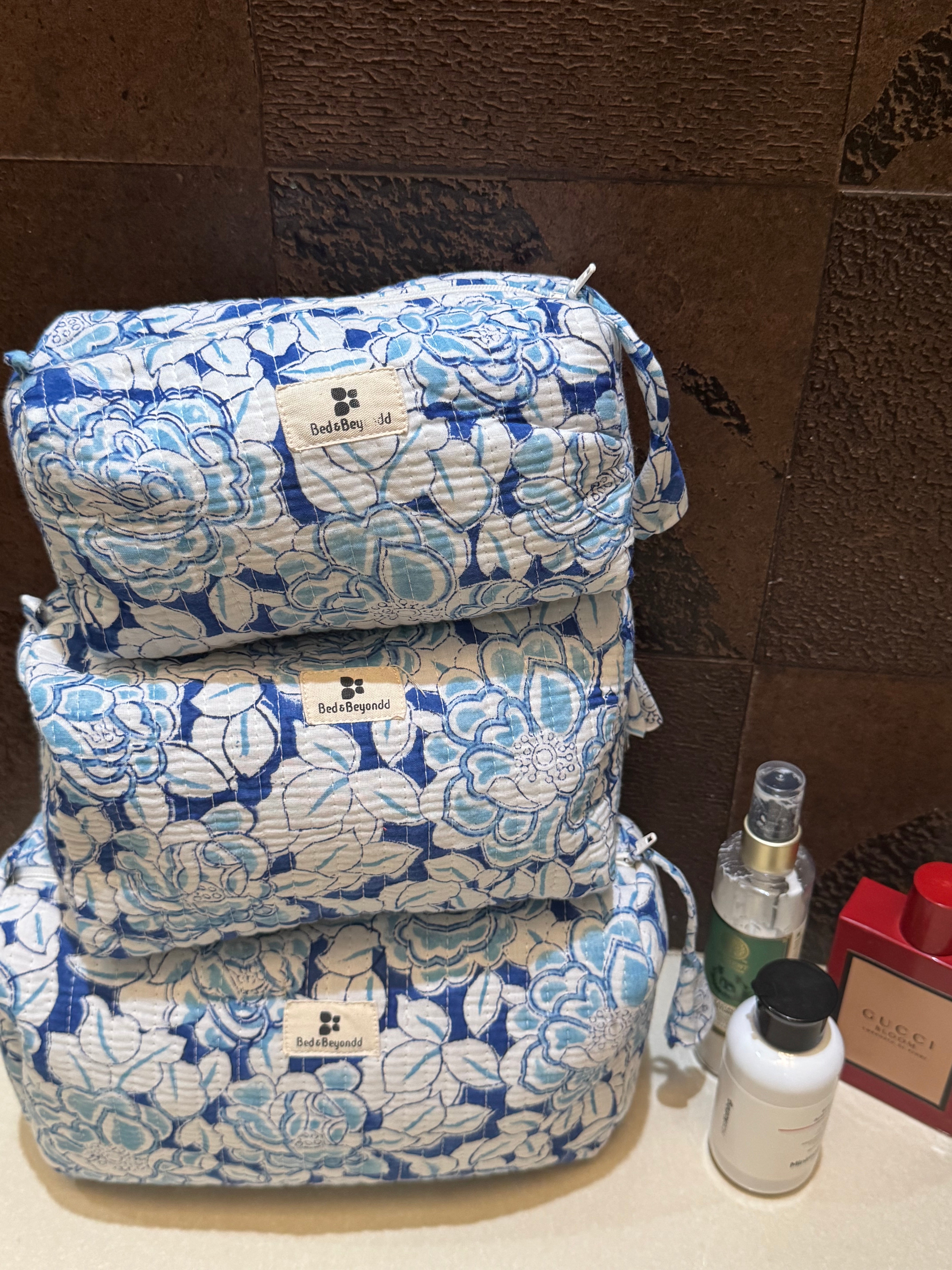 SET OF THREE MULTI PURPOSE TOILETRY BAGS