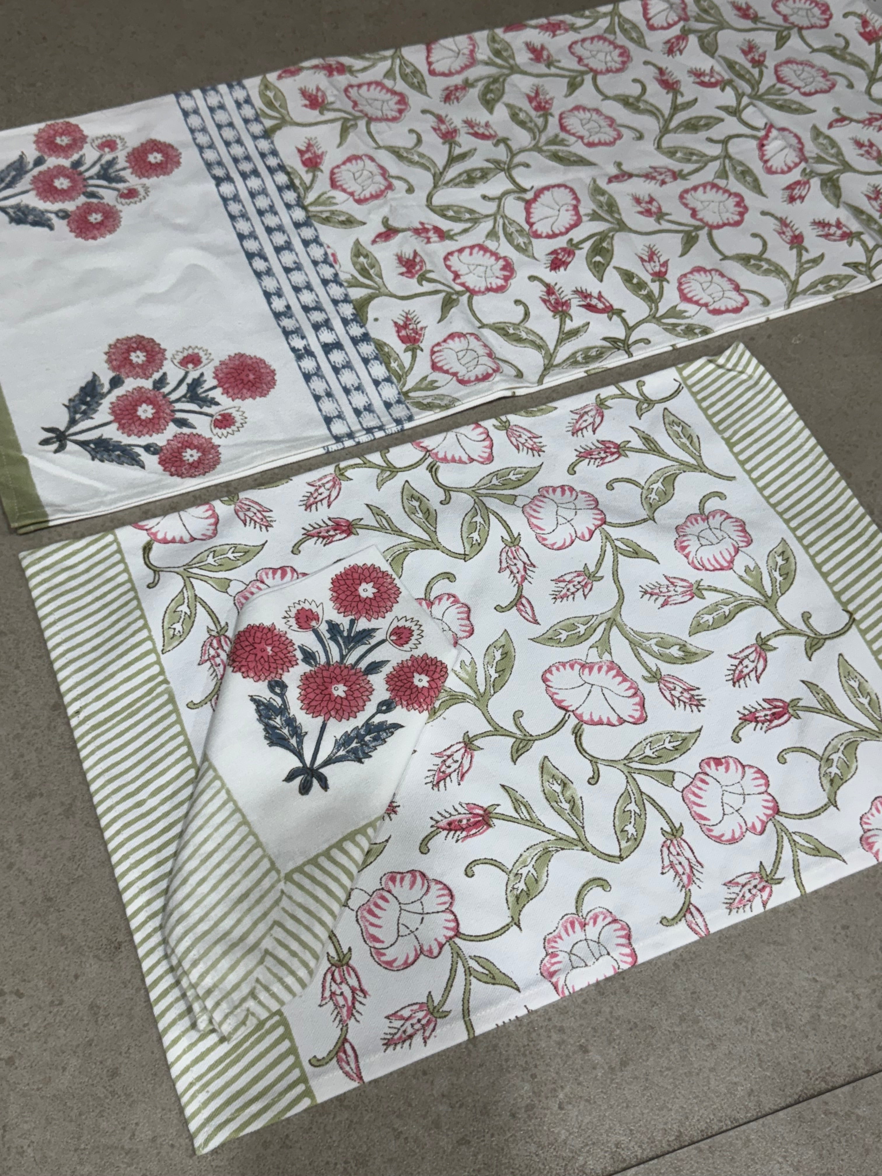 SIX SEATER TABLE RUNNER , SIX MATS AND SIX NAPKIN SET