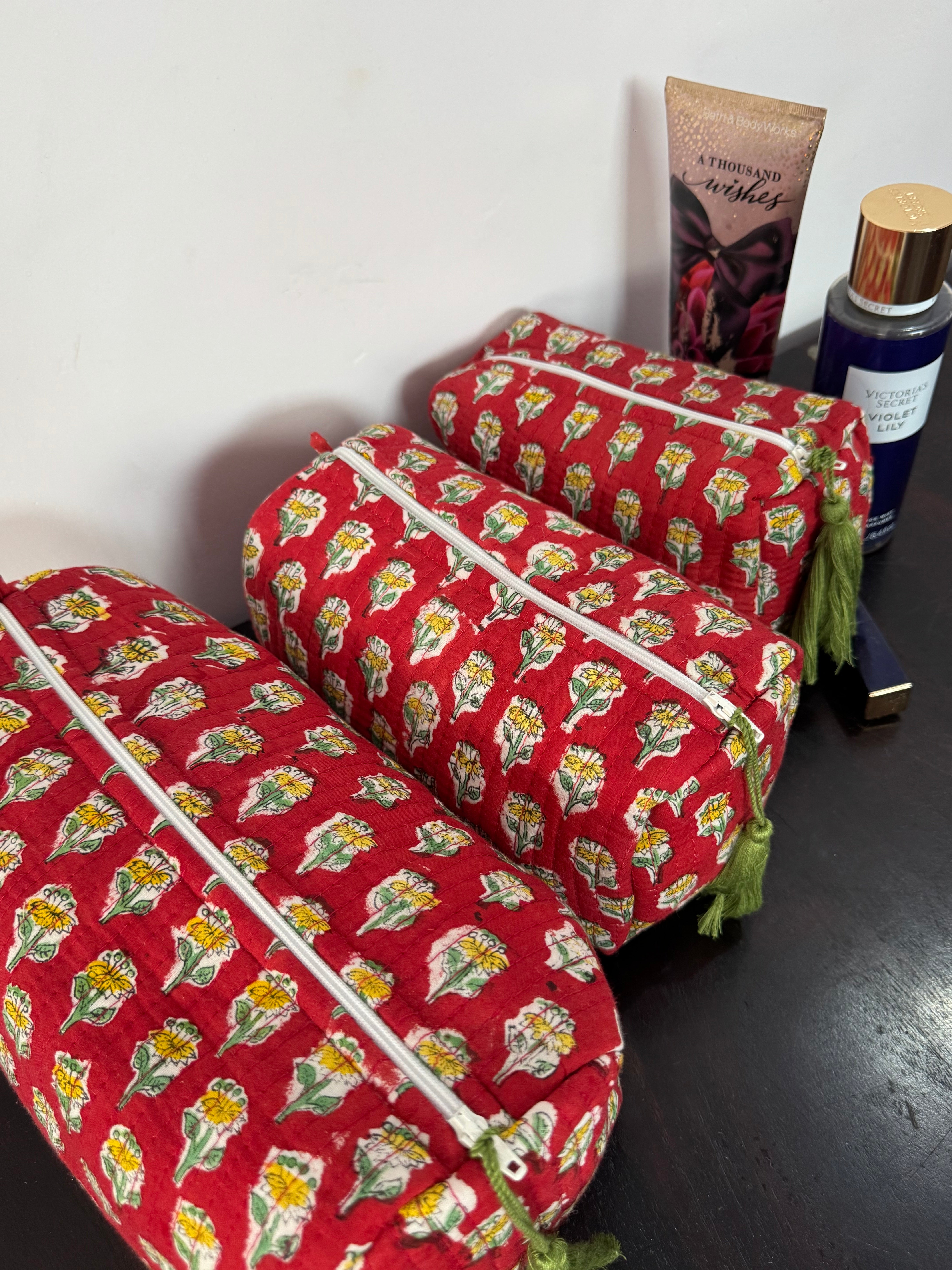 SET OF THREE MULTI PURPOSE TOILETRY BAGS