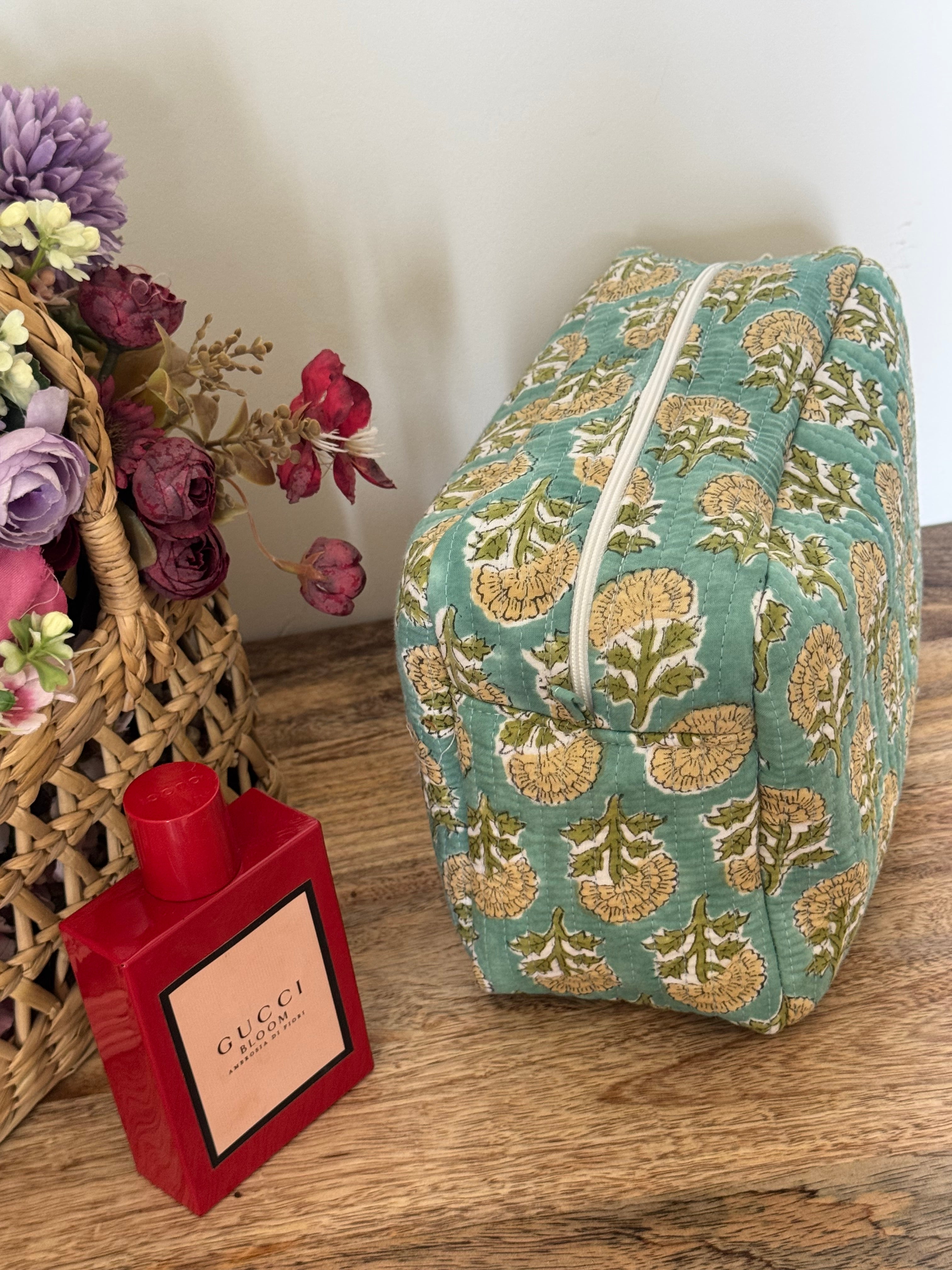 MULTI PURPOSE TOILETRY BAG