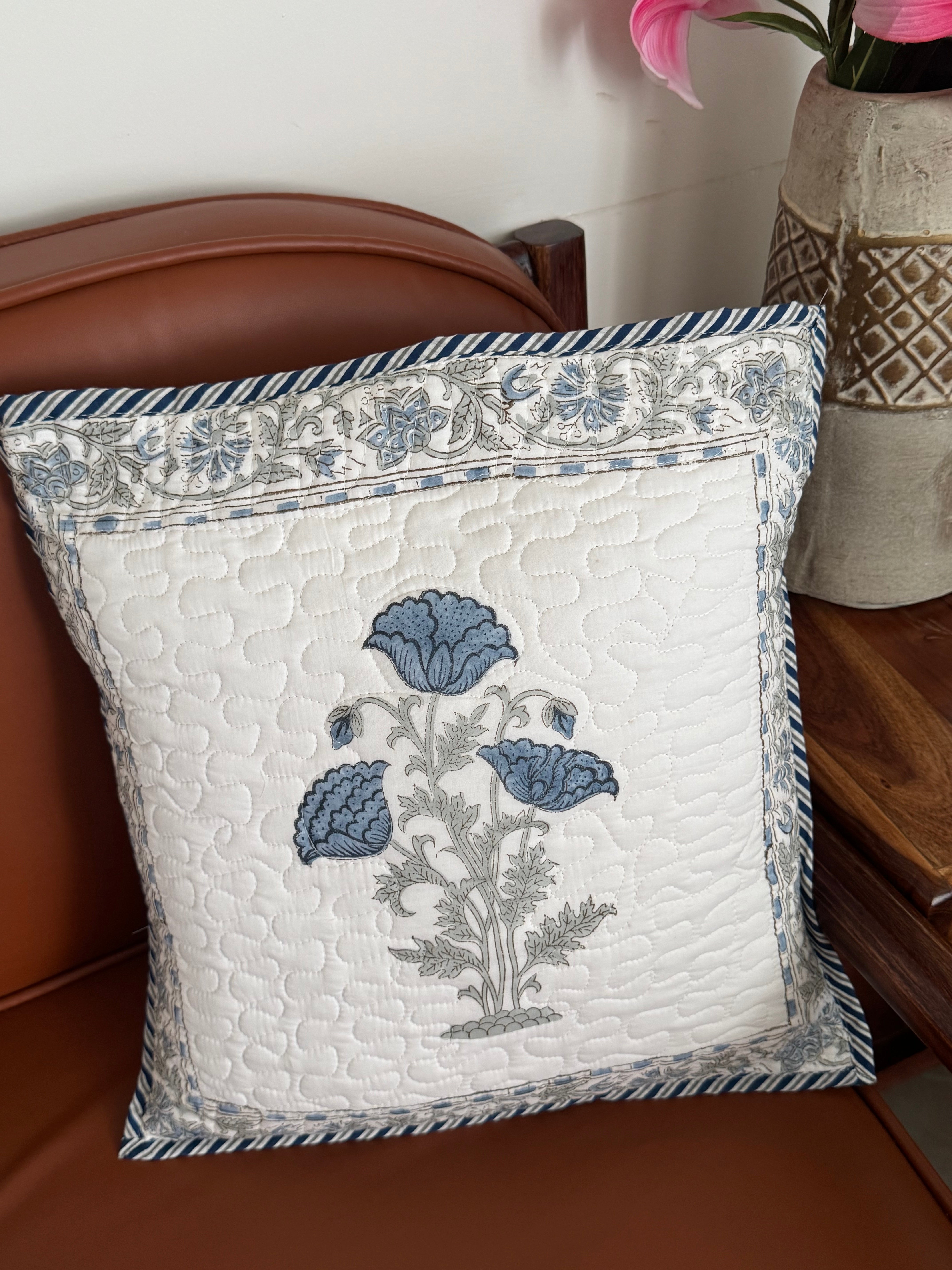 A PAIR OF QUILTED HANDBLOCK PRINTED 16*16 INCHES CUSHION