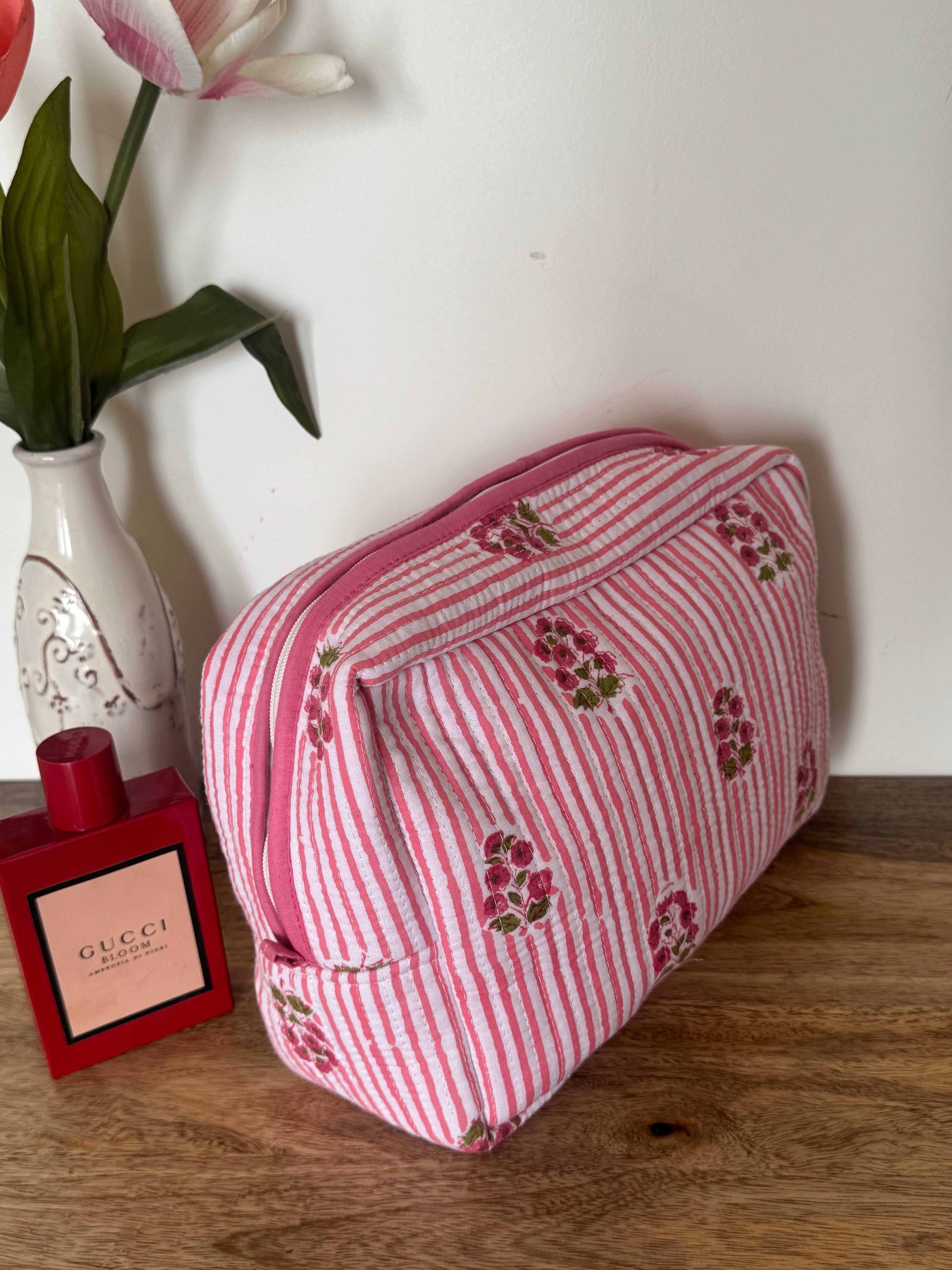 MULTI PURPOSE TOILETRY BAG