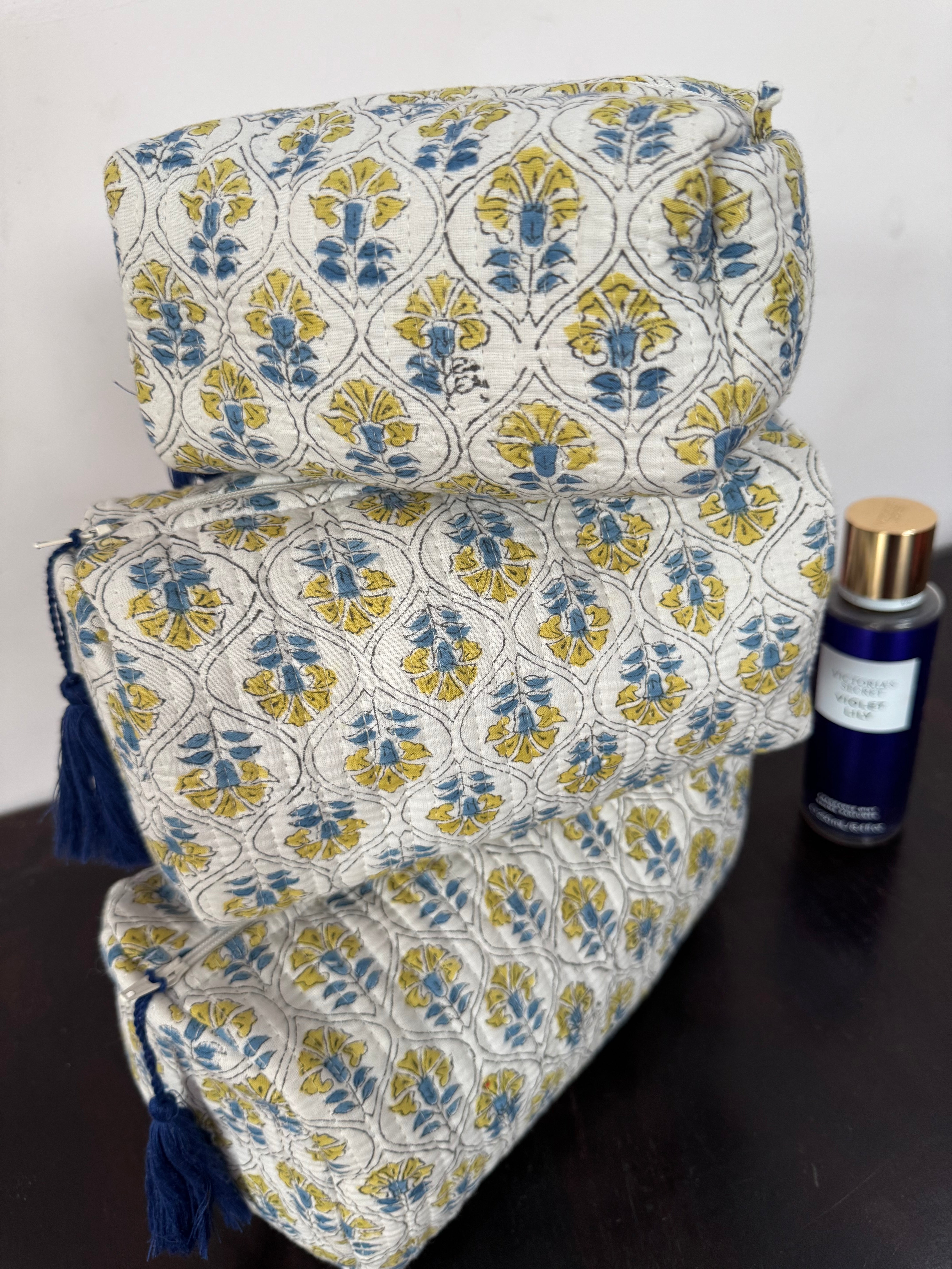 SET OF THREE MULTI PURPOSE TOILETRY BAGS