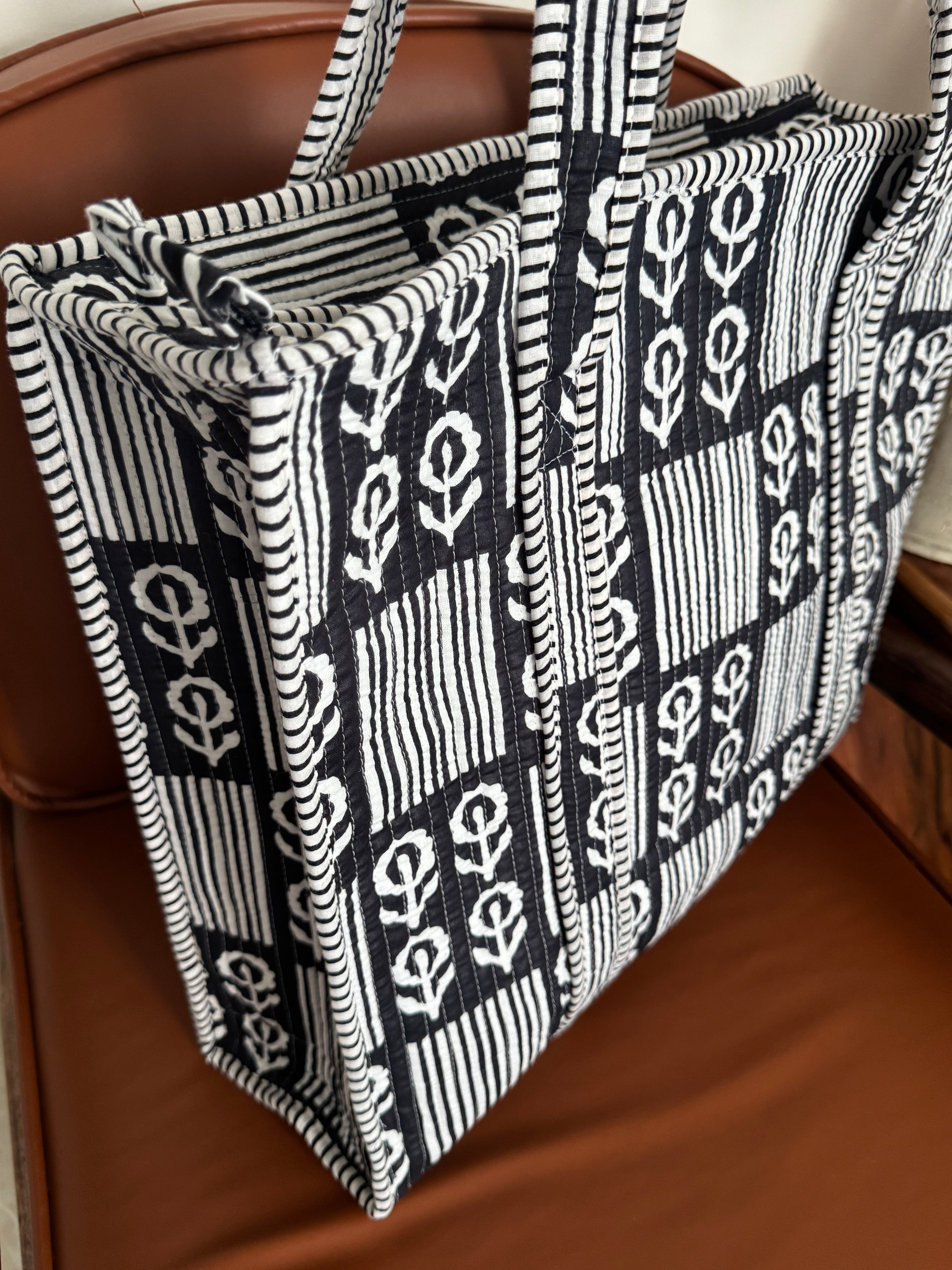 HAND BLOCK PRINTED TOTE BAG WITH ZIP