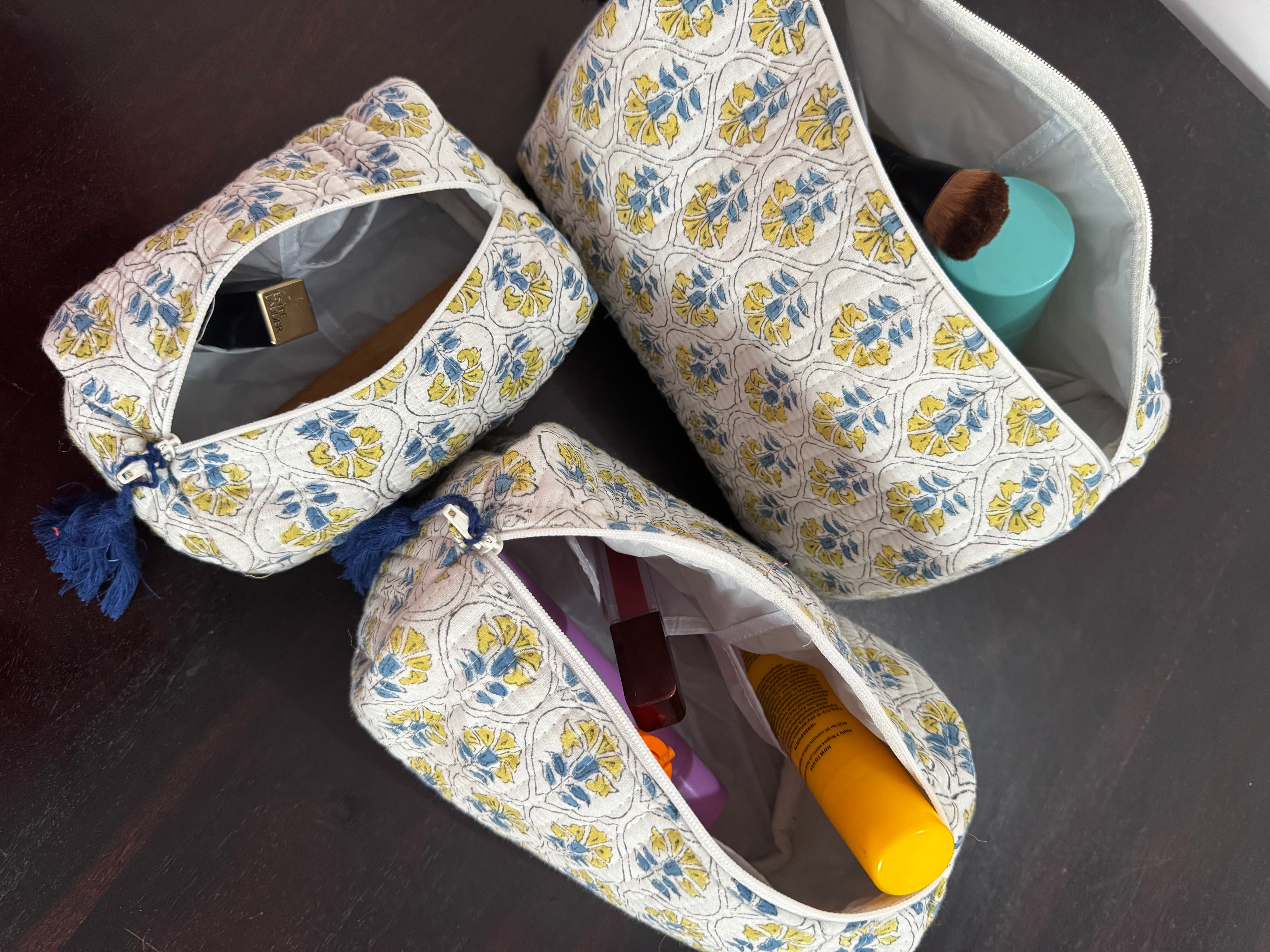 SET OF THREE MULTI PURPOSE TOILETRY BAGS