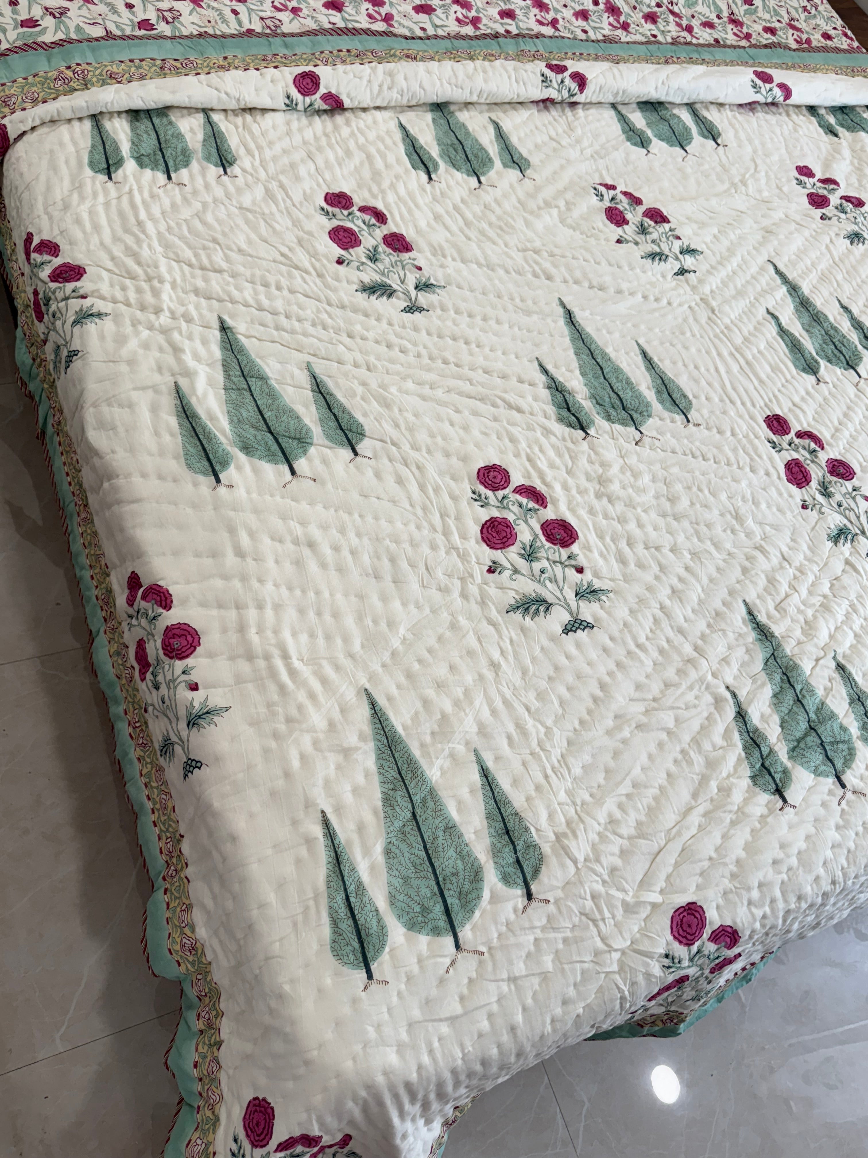 CREME BASE HAND BLOCK PRINTED REVERSIBLE QUILT (DOUBLE BED)