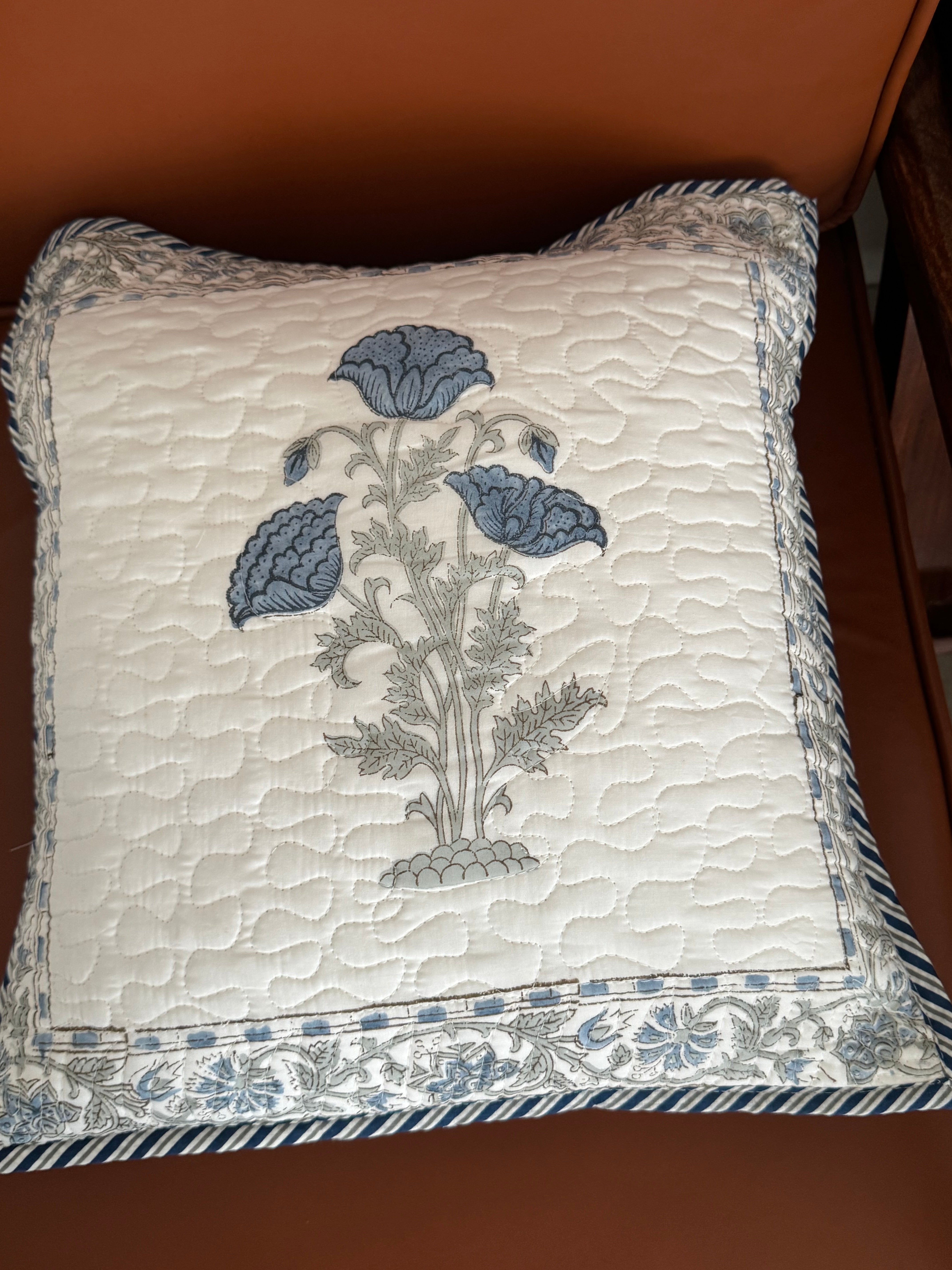 A PAIR OF QUILTED HANDBLOCK PRINTED 16*16 INCHES CUSHION