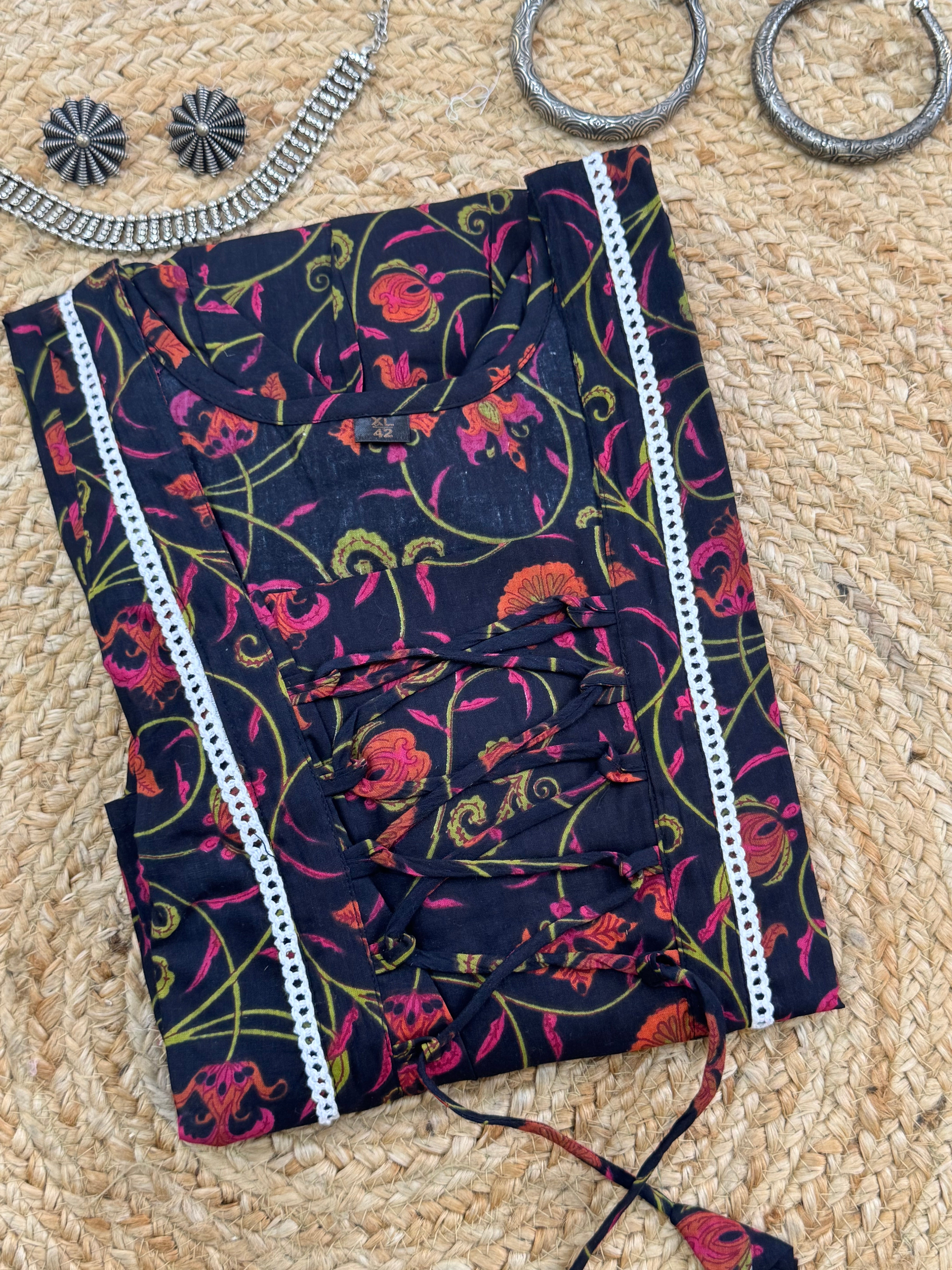 SHORT LENGTH COTTON KURTA WITH DORI