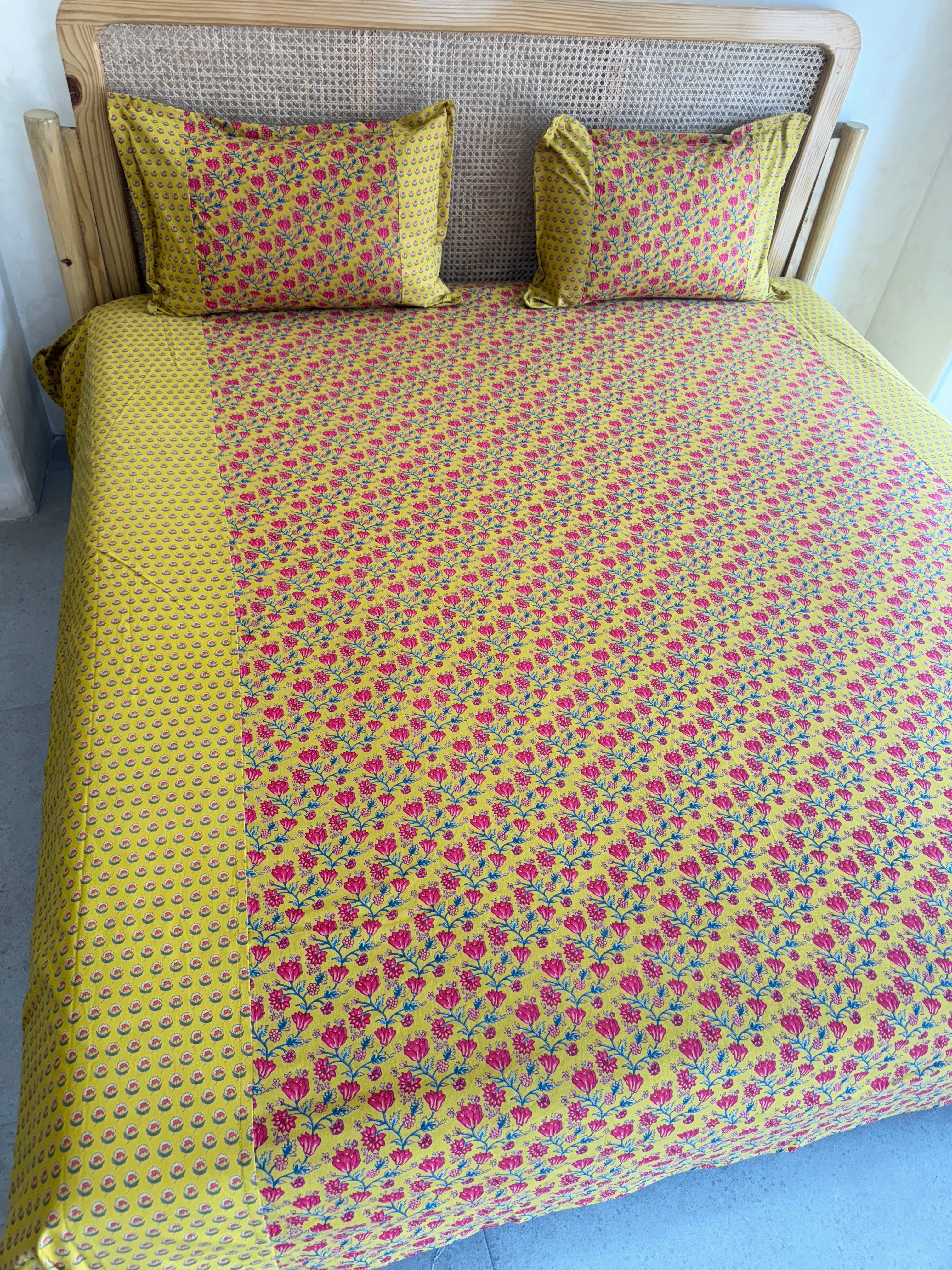 KANAK BEDSHEET WITH TWO PILLOW CASES