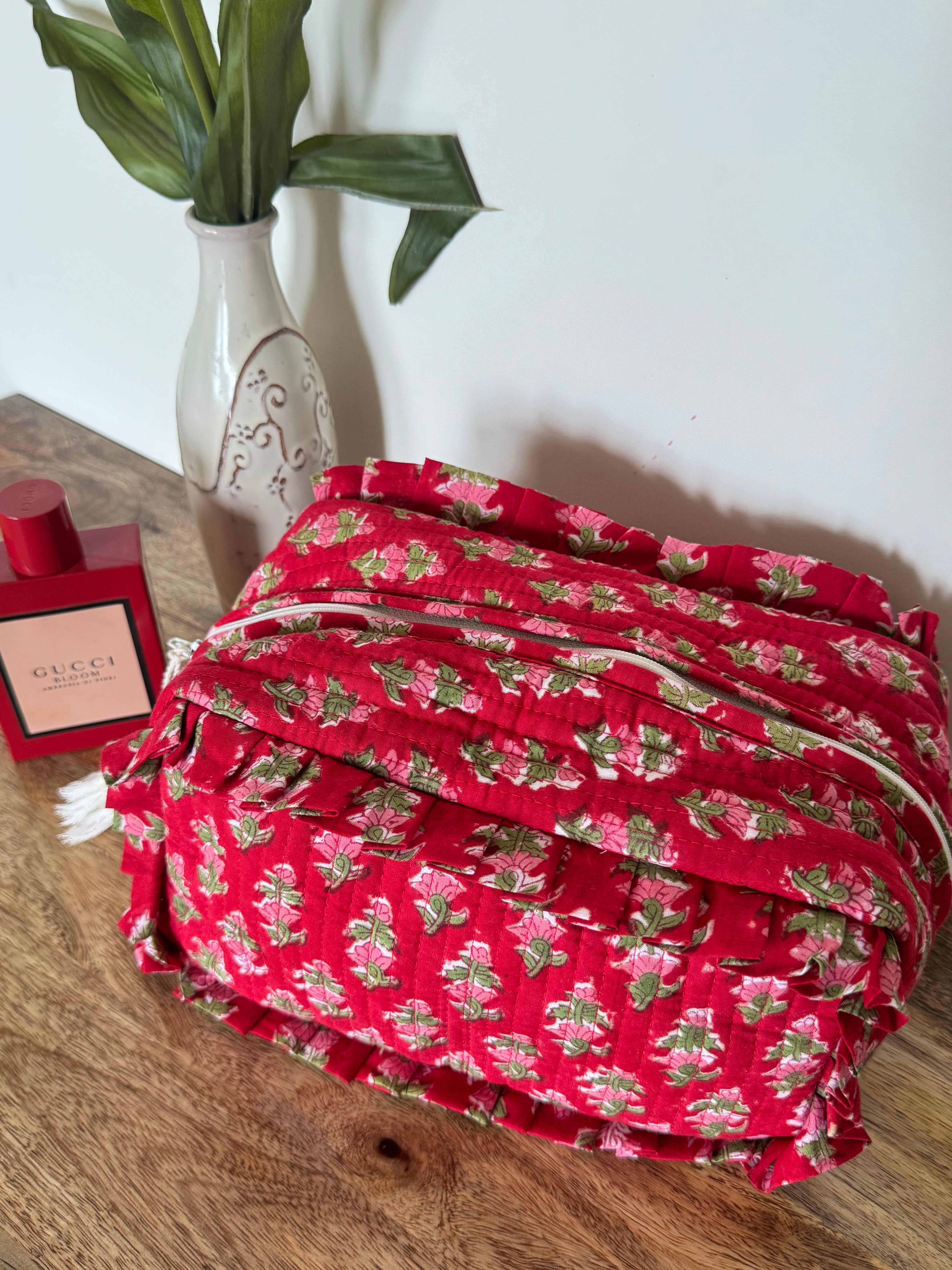 FRILL TOILETRY BAG