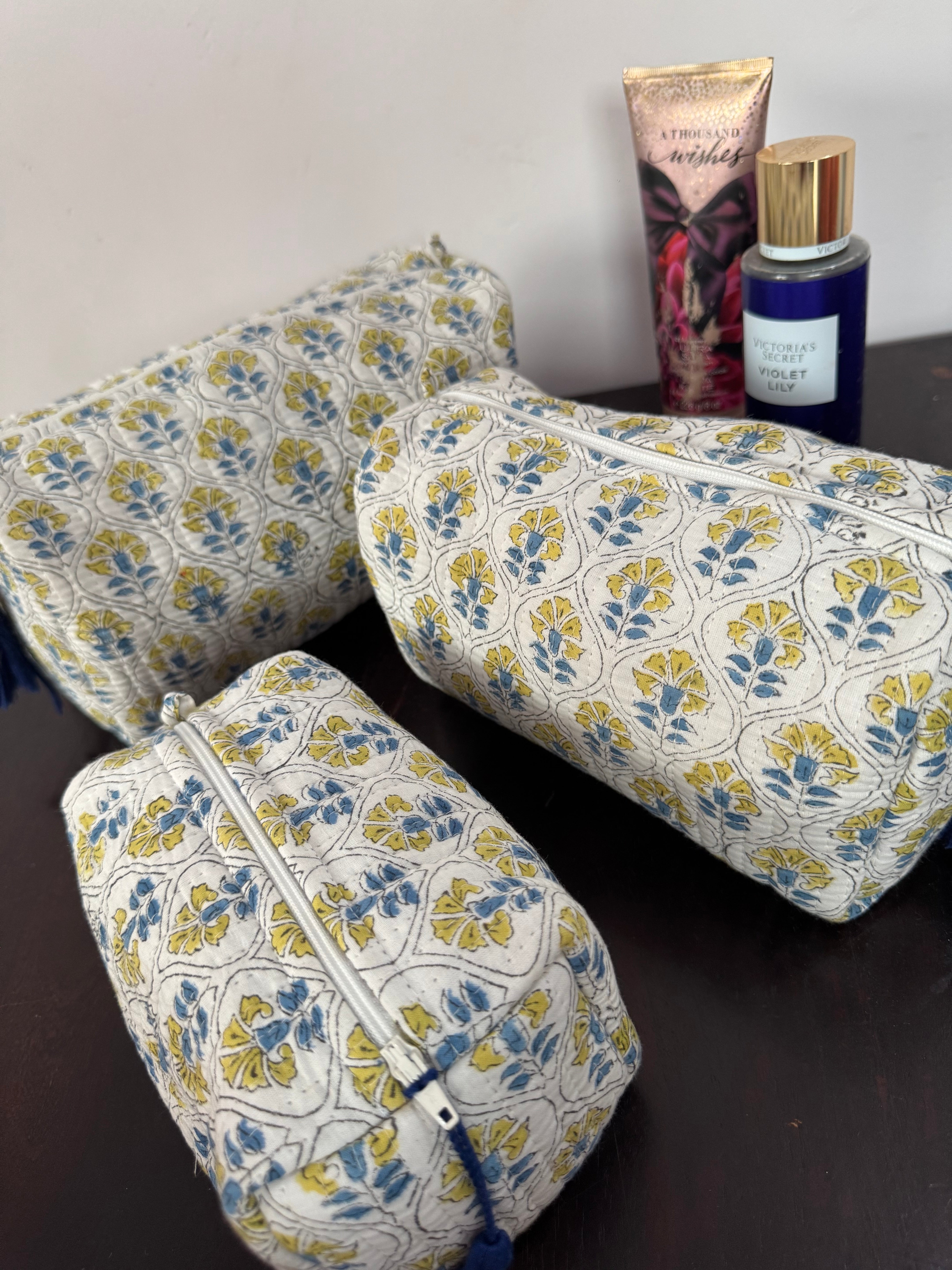 SET OF THREE MULTI PURPOSE TOILETRY BAGS