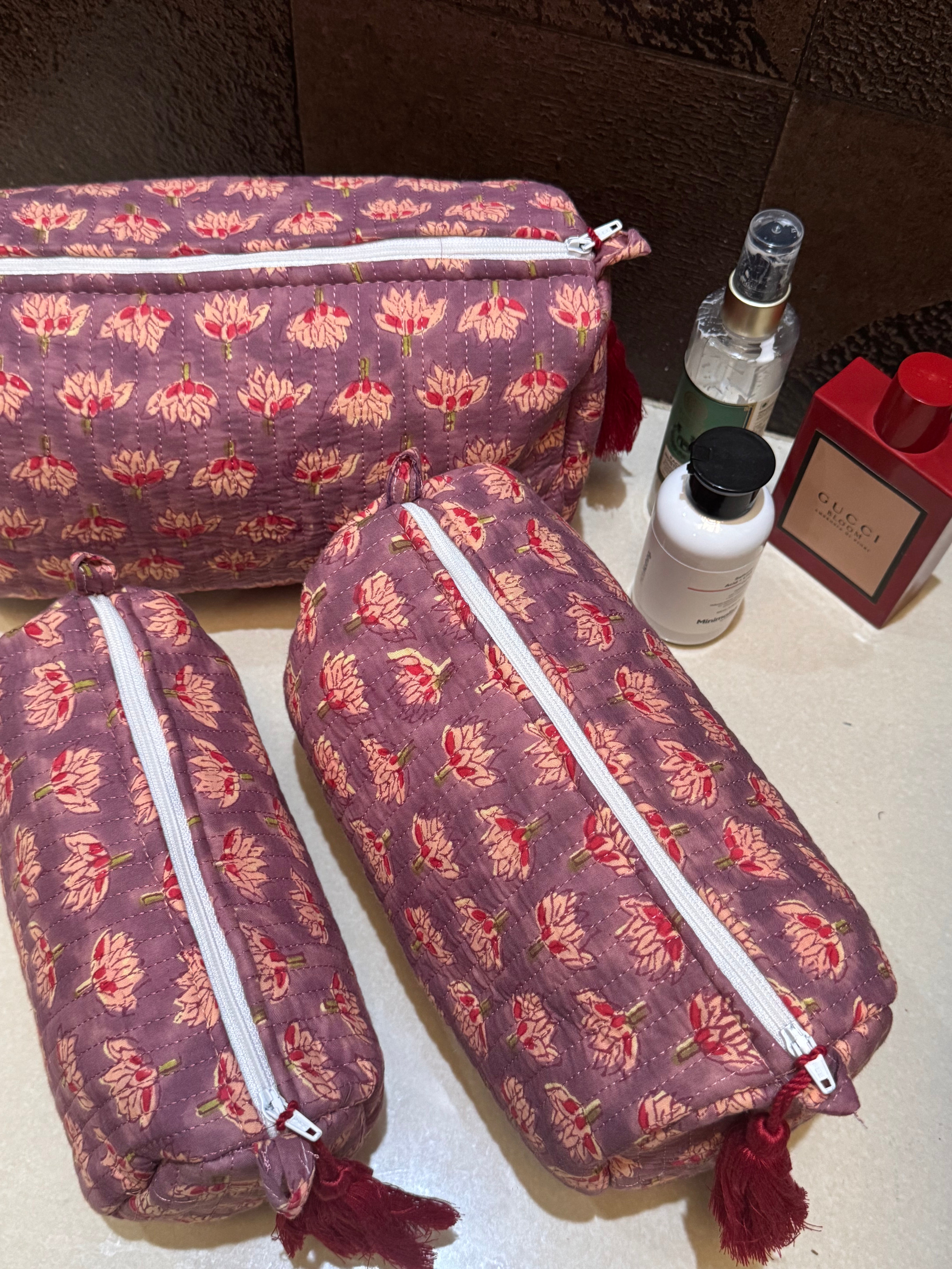 SET OF THREE MULTI PURPOSE TOILETRY BAGS