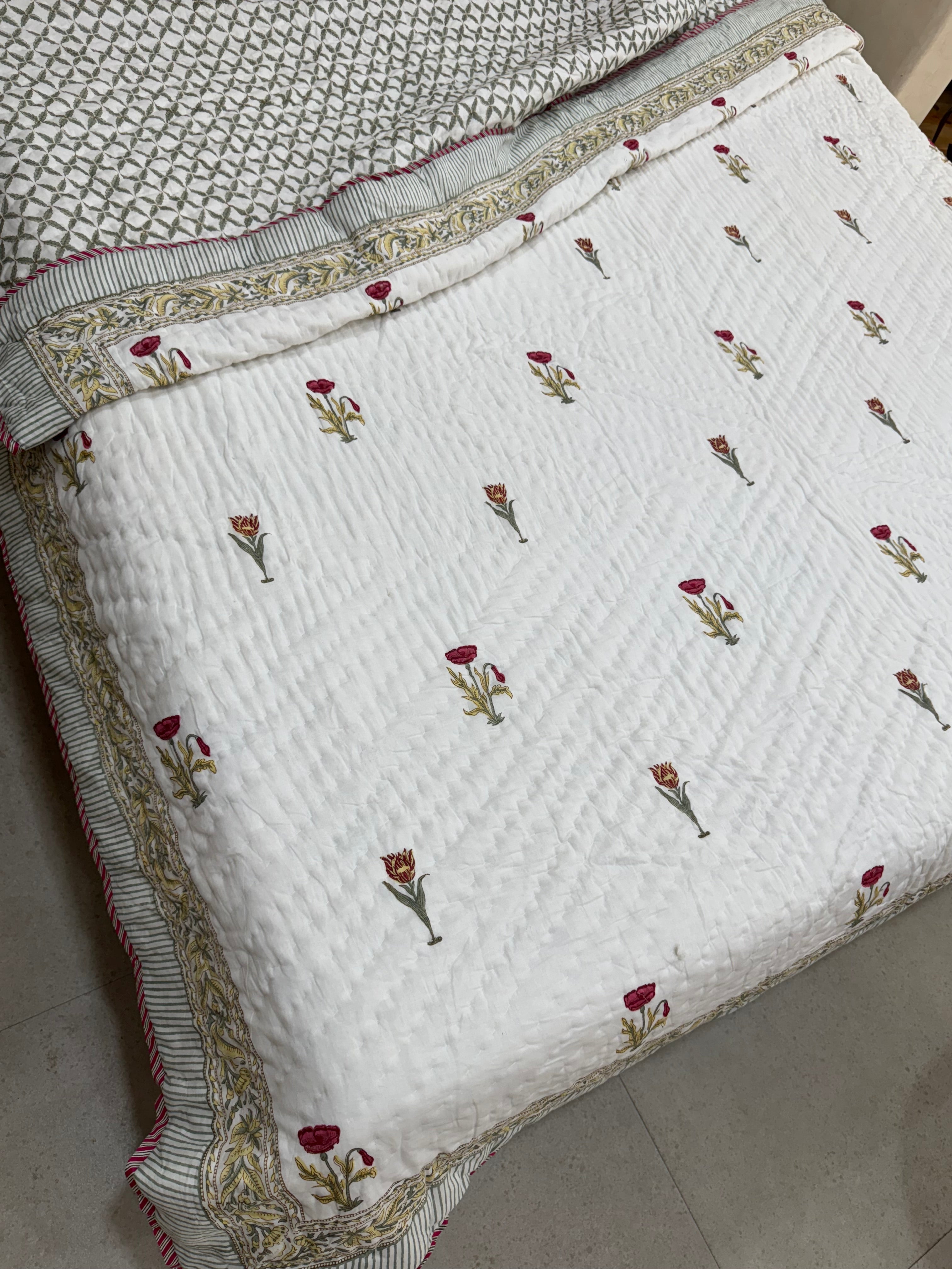 MINI BLOSSOM HAND BLOCK PRINTED REVERSIBLE MULMUL DOUBLE BED QUILT