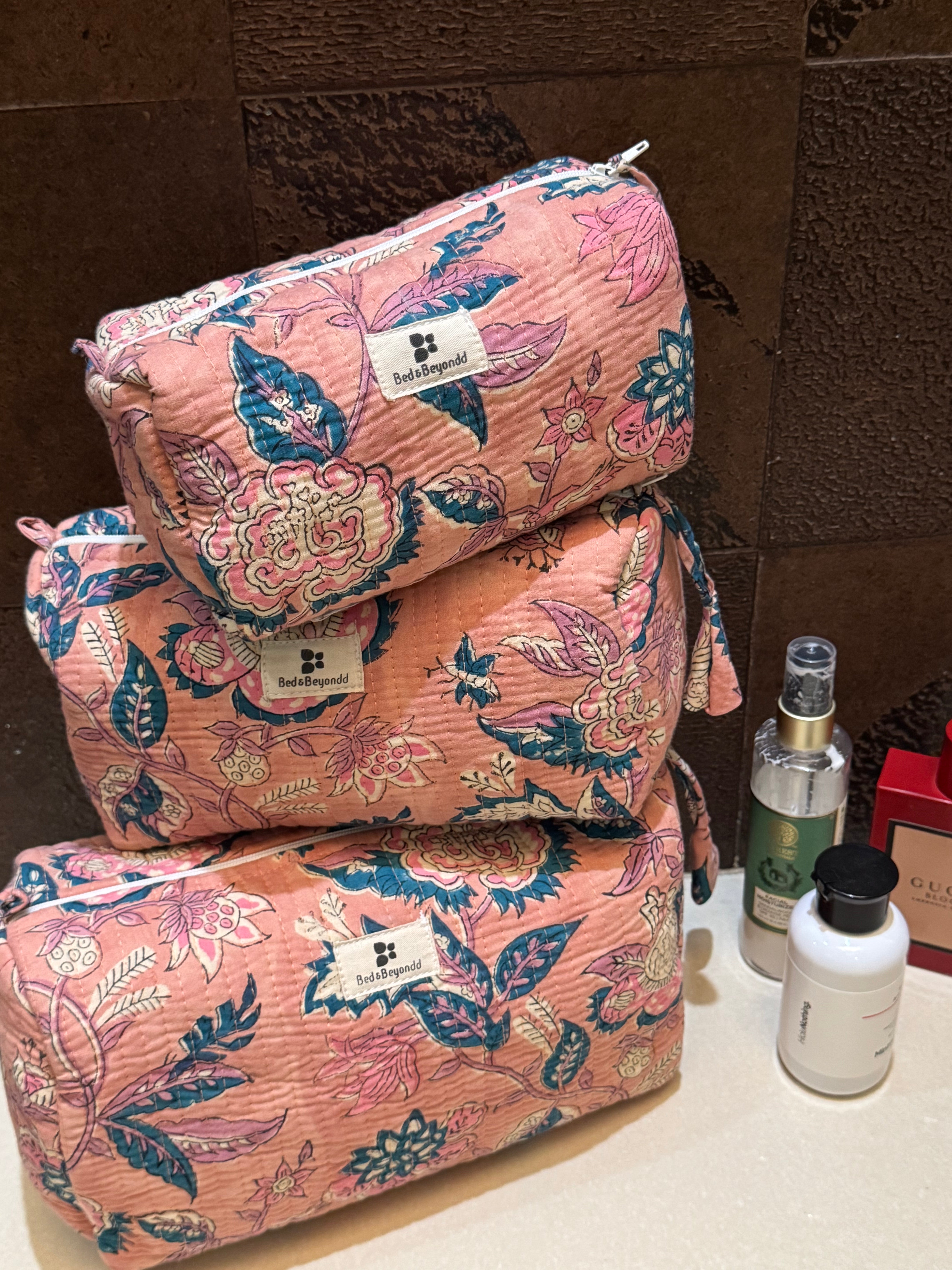 SET OF THREE MULTI PURPOSE TOILETRY BAGS