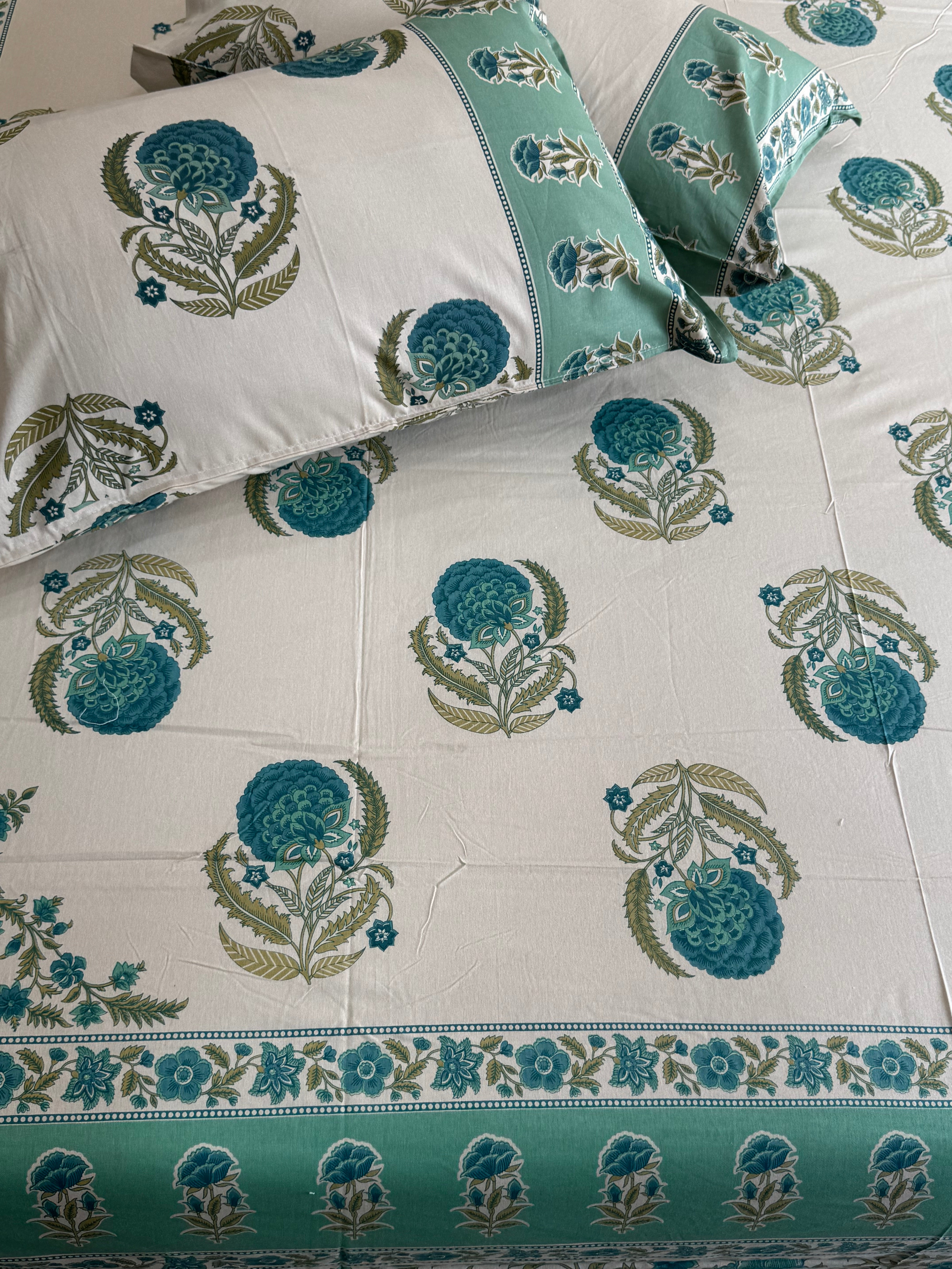 SHALIMAR BEDSHEET WITH TWO REVERSIBLE PILLOW COVERS