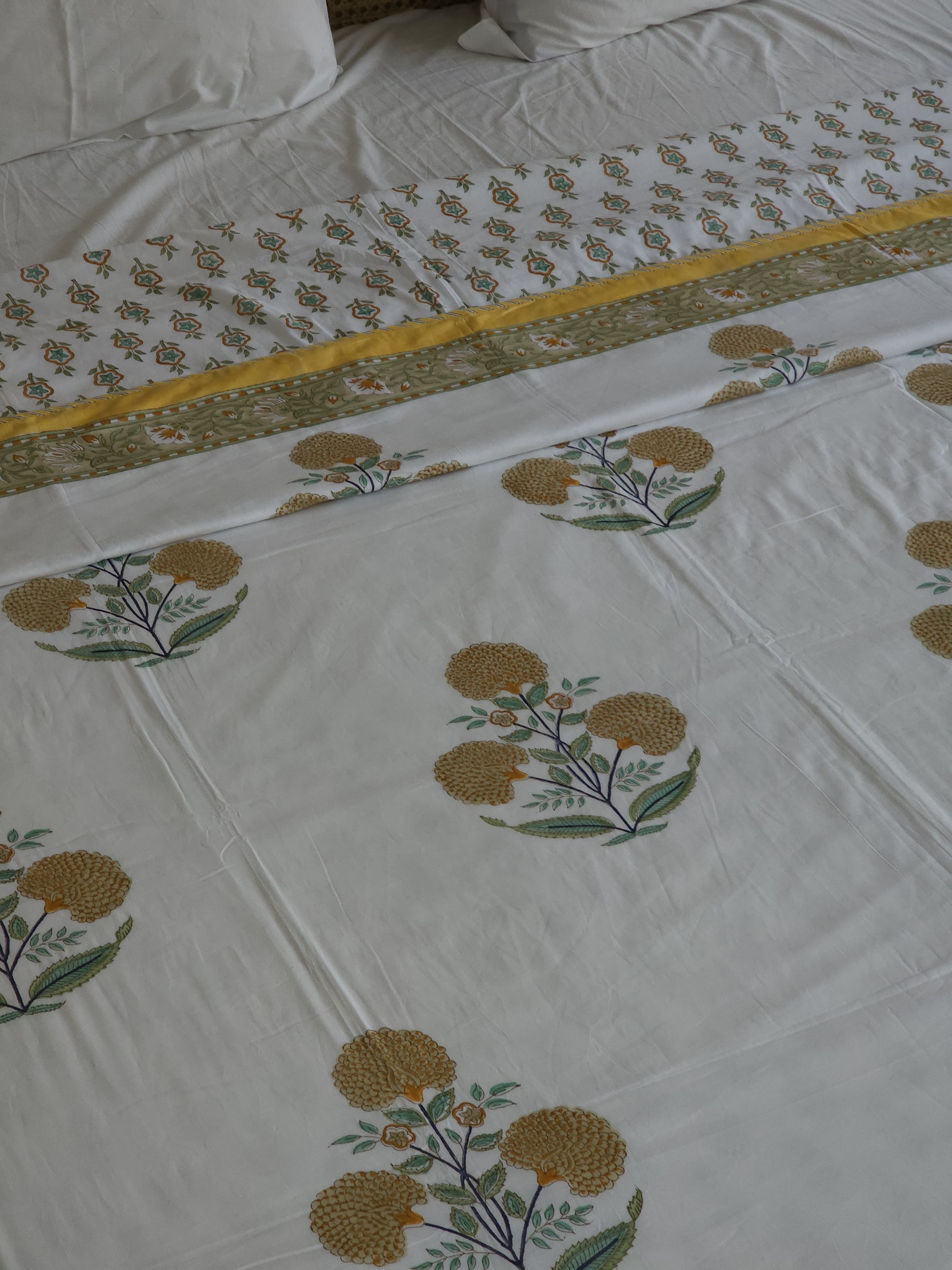 YELLOW POPPY HANDBLOCK PRINTED REVERSIBLE MULMUL DOHAR