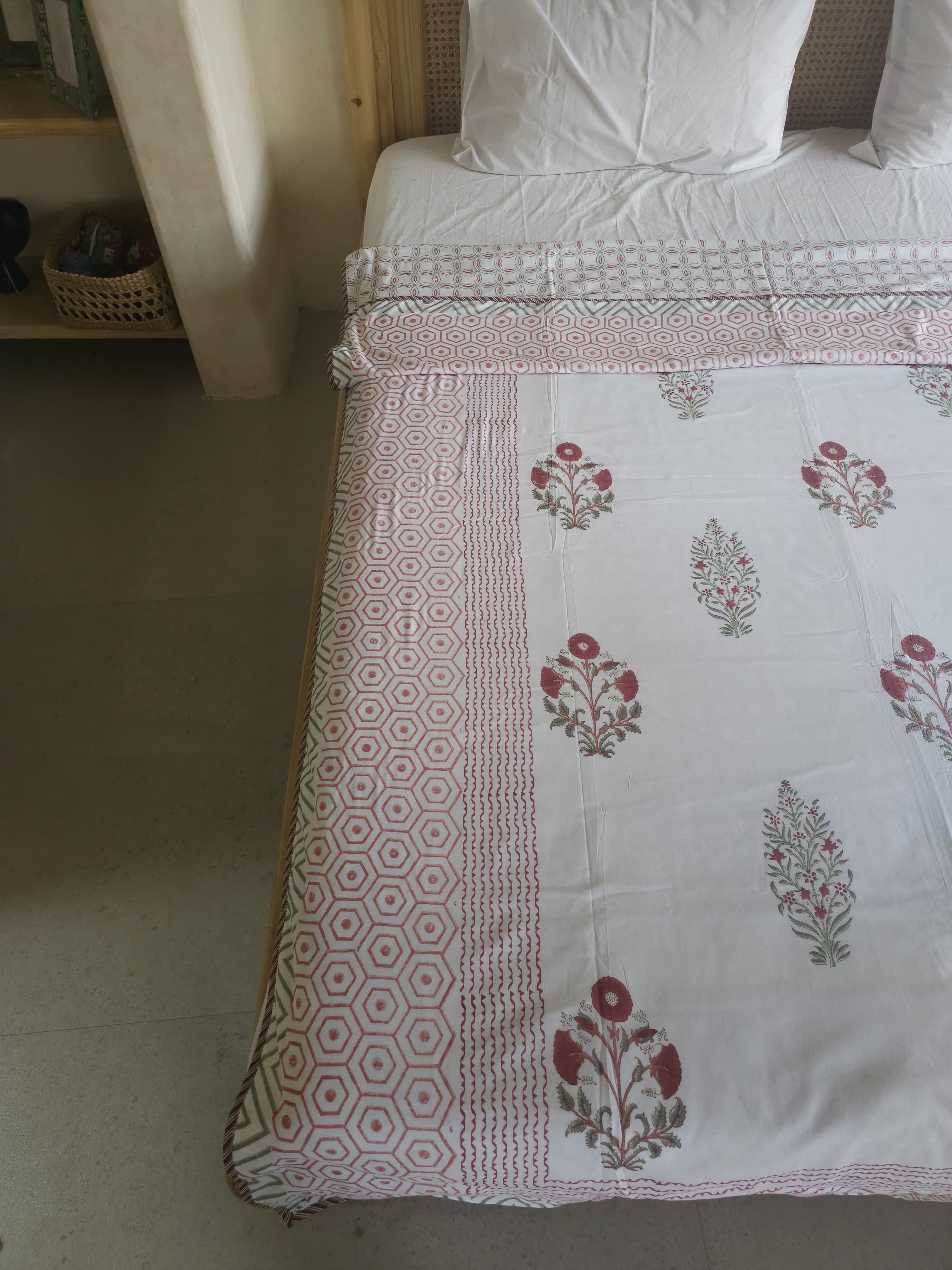 YOGYA HANDBLOCK PRINTED REVERSIBLE MULMUL DOHAR