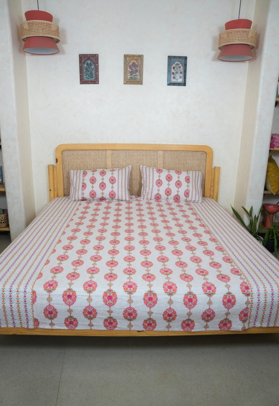 TYOHAAR BEDSHEET WITH TWO PILLOW CASES