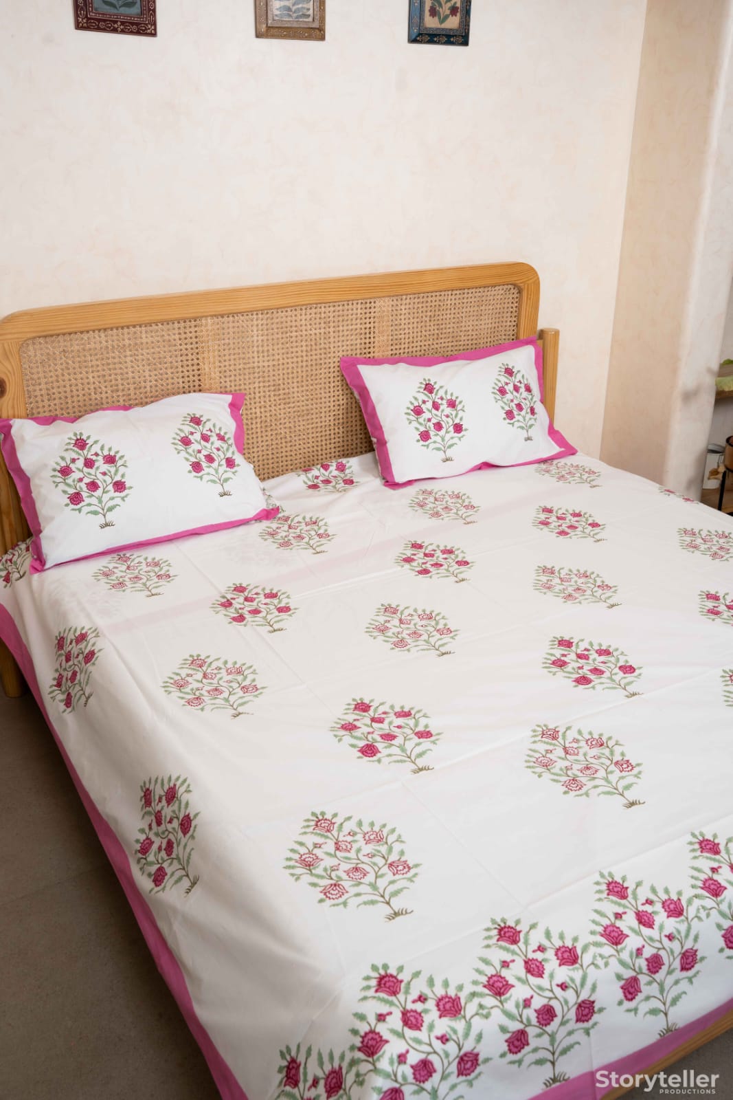 VAANYA HAND BLOCK PRINTED BEDSHEET WITH TWO REVERSIBLE PILLOW COVERS