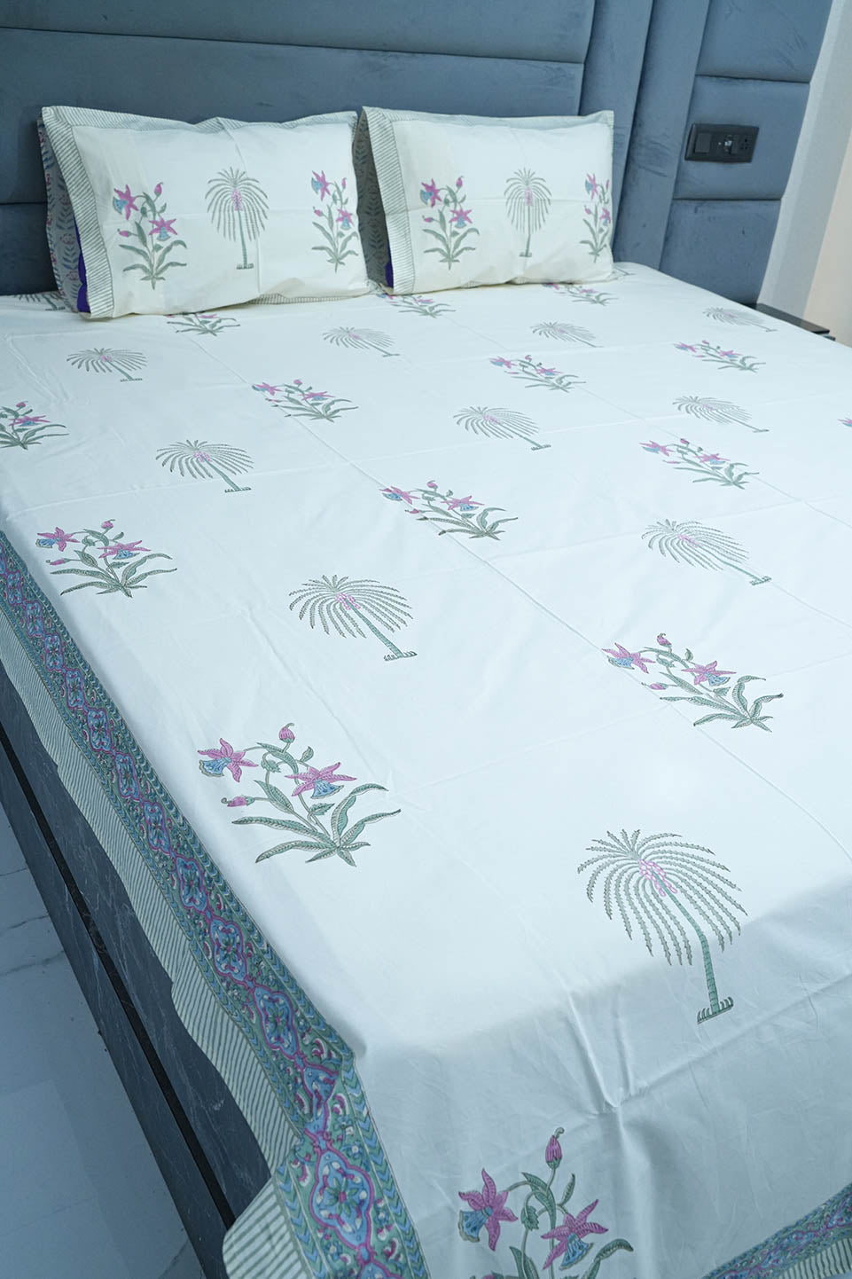CREME BASE HAND BLOCK PRINTED BEDSHEET WITH TWO REVERSIBLE PILLOW COVERS