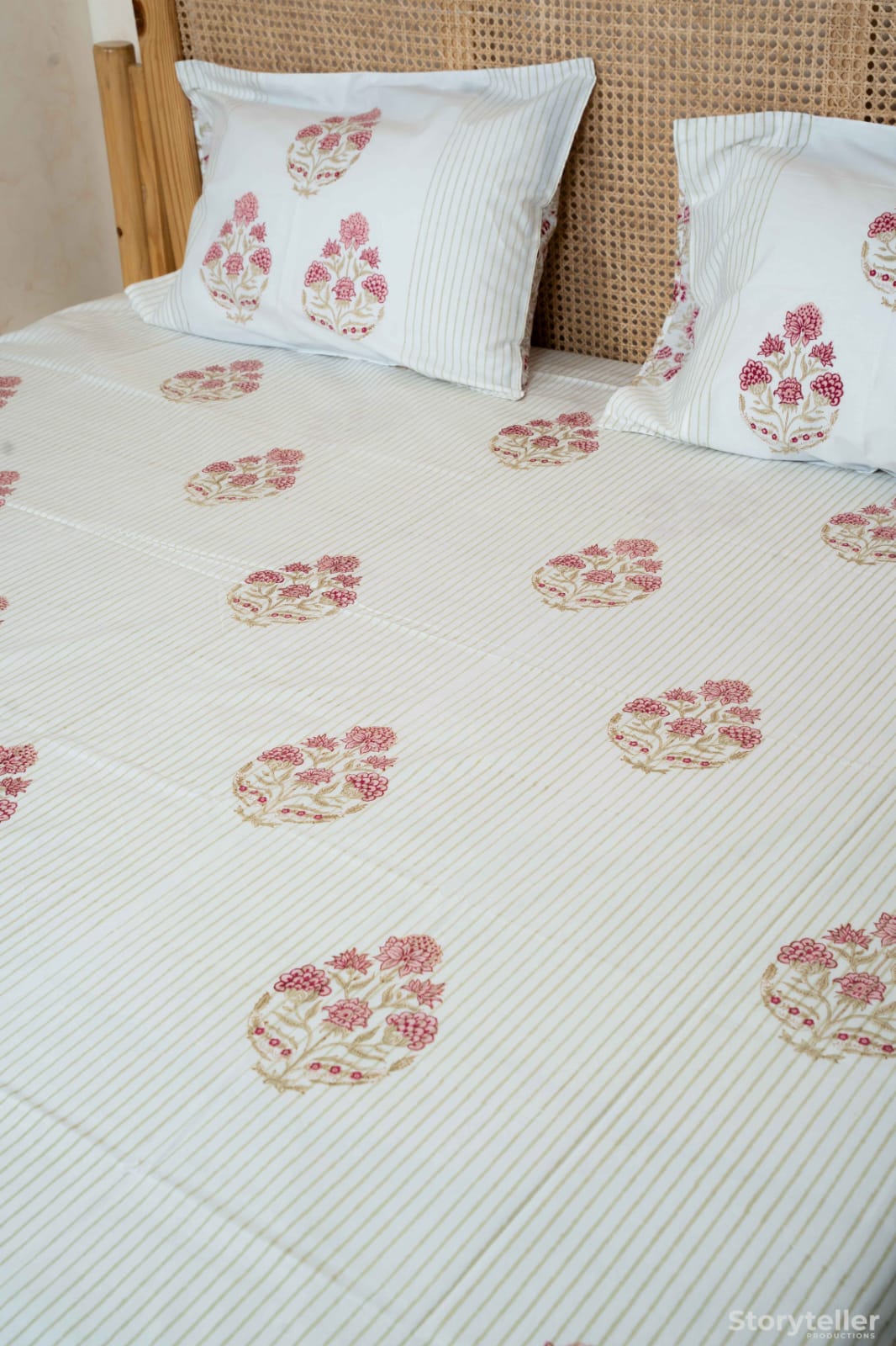 RUSTIC AMBER HANDBLOCK PRINTED BEDSHEET WITH TWO REVERSIBLE PILLOW COVERS