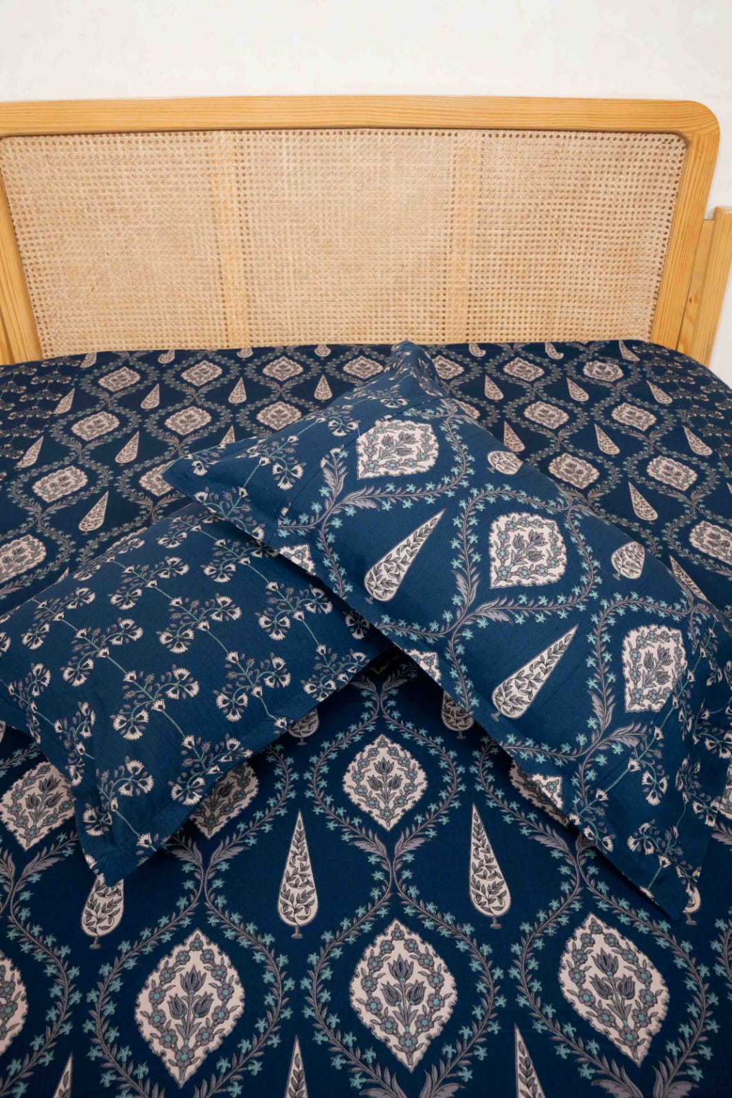 KANAK BEDSHEET WITH TWO PILLOW CASES