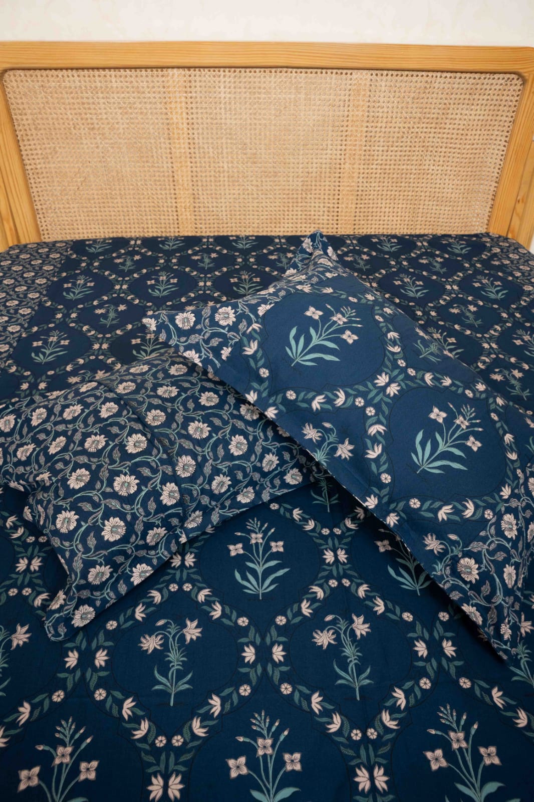 KANAK BEDSHEET WITH TWO PILLOW CASES