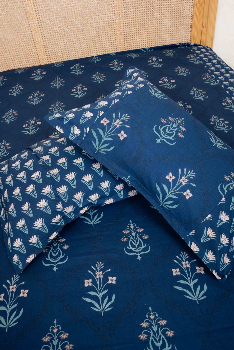 KANAK BEDSHEET WITH TWO PILLOW CASES