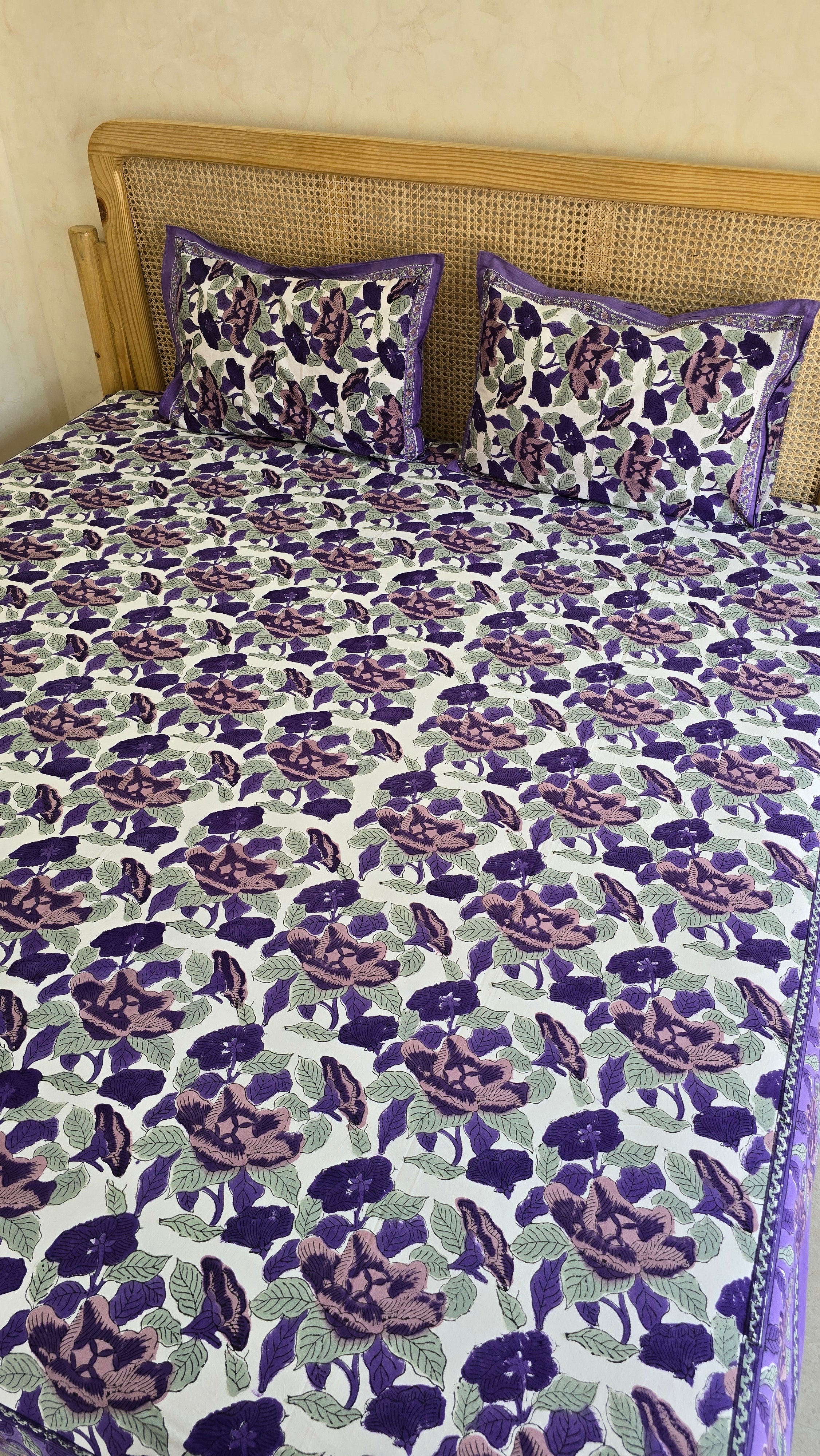 FESTIVE HANDBLOCK PRINTED BEDSHEET WITH 2 REVERSIBLE PILLOW COVERS