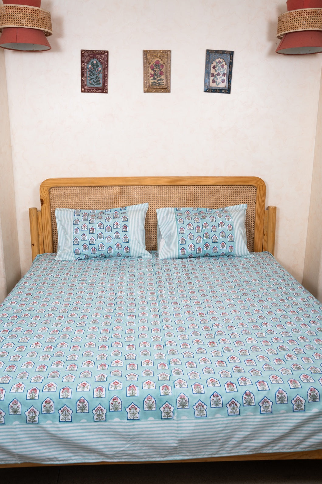 HANDBLOCK PRINTED BEDSHEET WITH TWO REVERSIBLE PILLOW COVERS