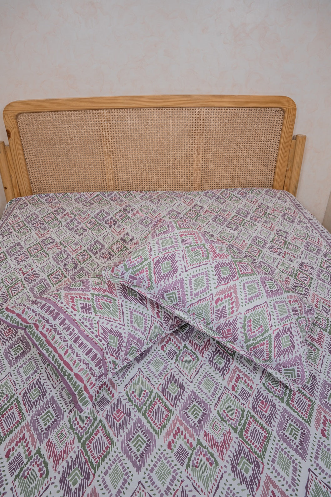 SHALIMAR BEDSHEET WITH TWO REVERSIBLE PILLOW COVERS