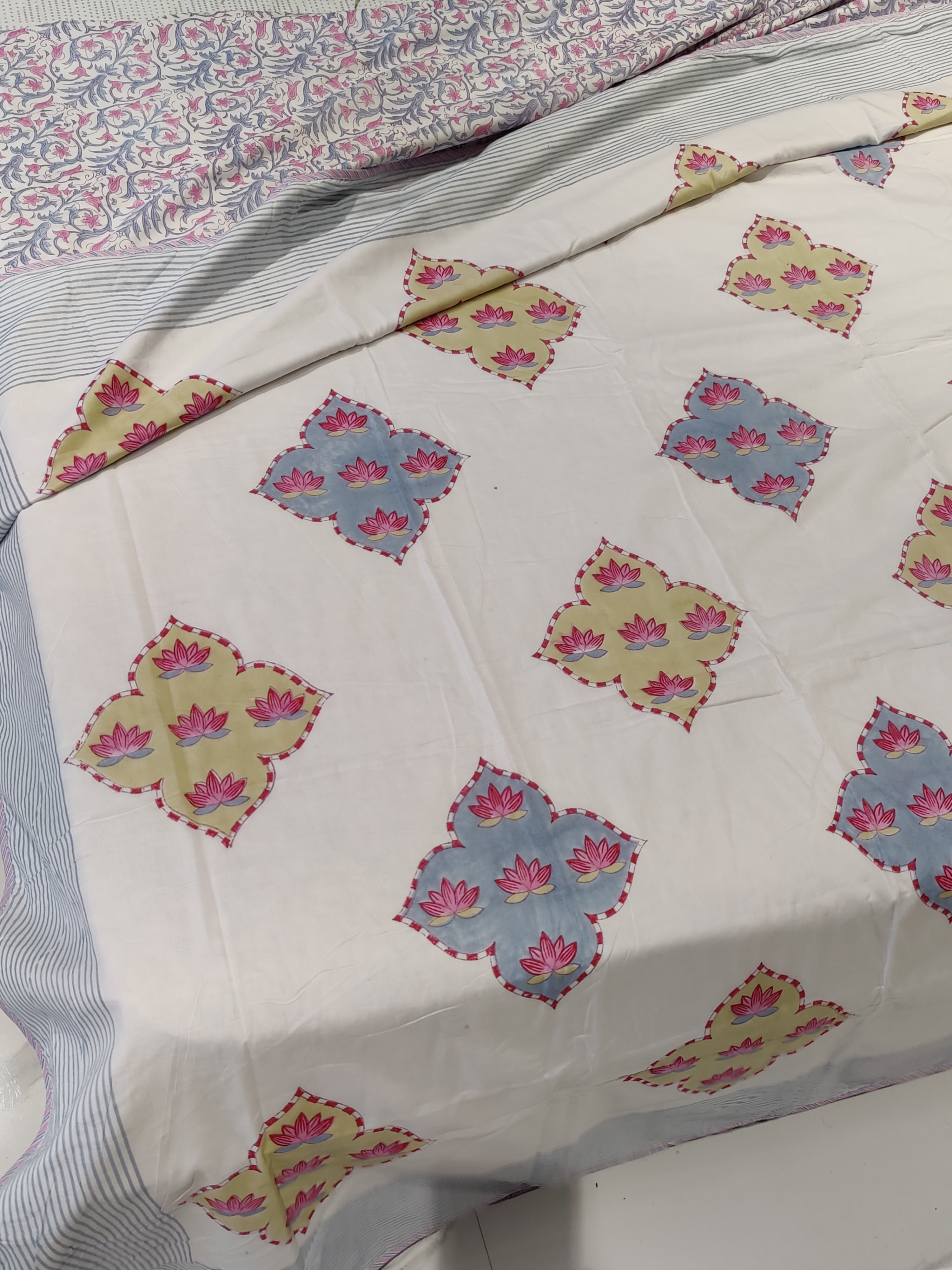 LOTUS HANDBLOCK PRINTED REVERSIBLE MULMUL DOHAR
