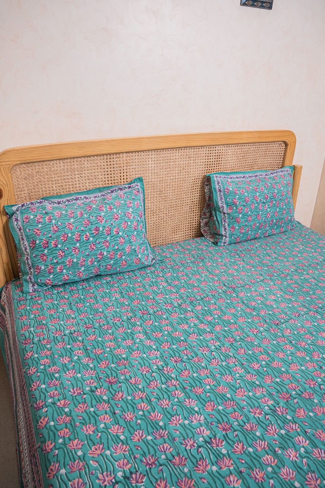 FESTIVE HANDBLOCK PRINTED BEDSHEET WITH 2 REVERSIBLE PILLOW COVERS