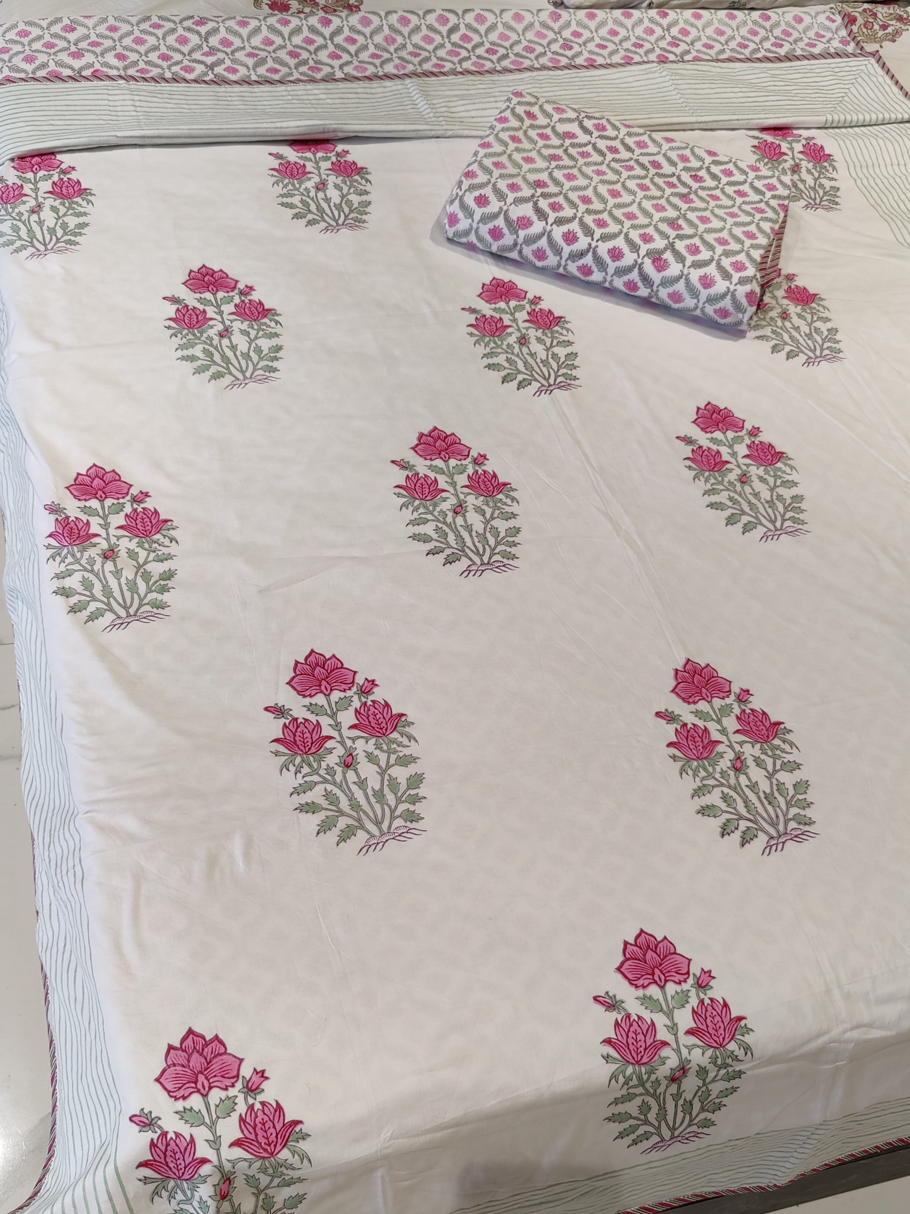 TARA HANDBLOCK PRINTED REVERSIBLE MULMUL DOHAR