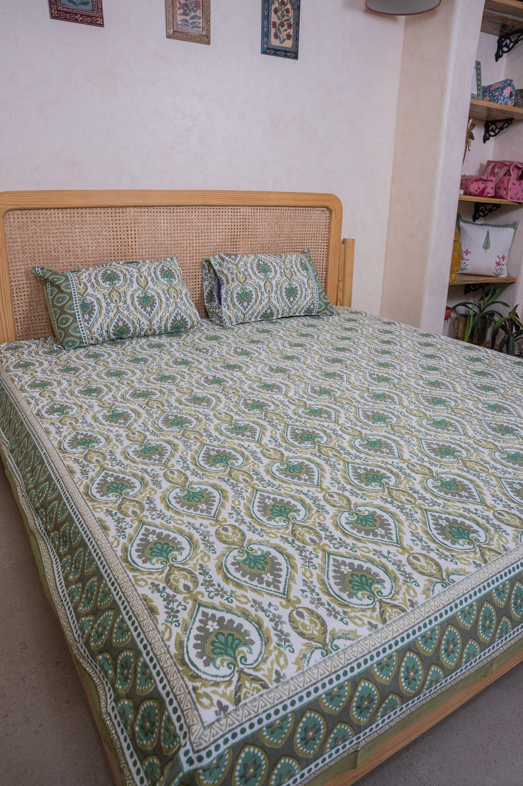 SHALIMAR BEDSHEET WITH TWO REVERSIBLE PILLOW COVERS
