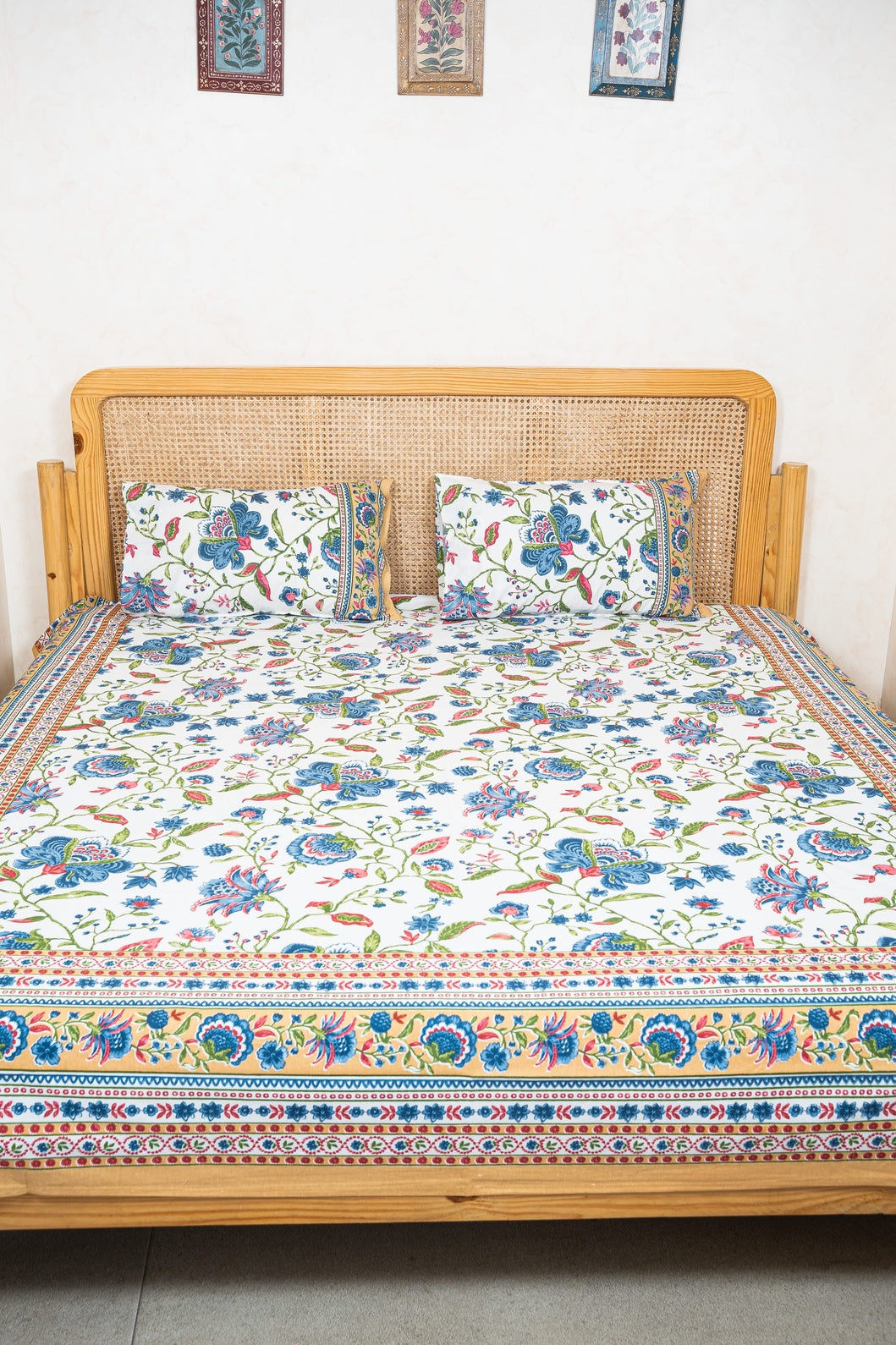 SHALIMAR BEDSHEET WITH TWO REVERSIBLE PILLOW COVERS