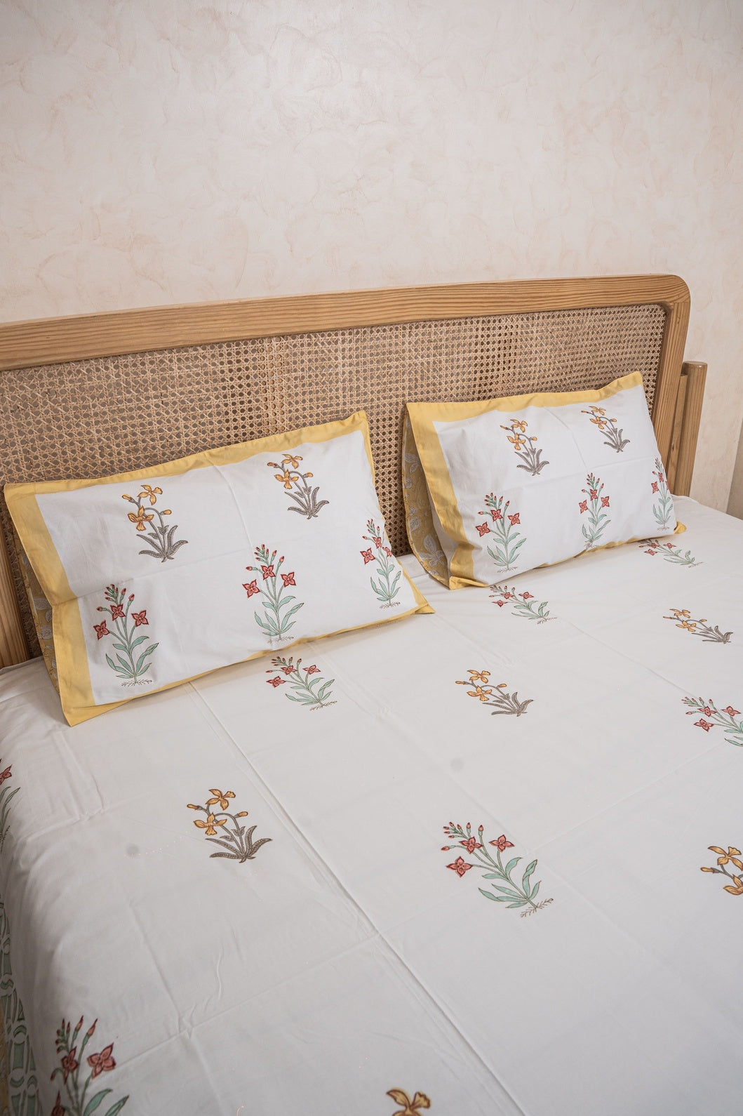 RASHIKA HANDBLOCK PRINTED BEDSHEET WITH TWO REVERSIBLE PILLOW COVERS