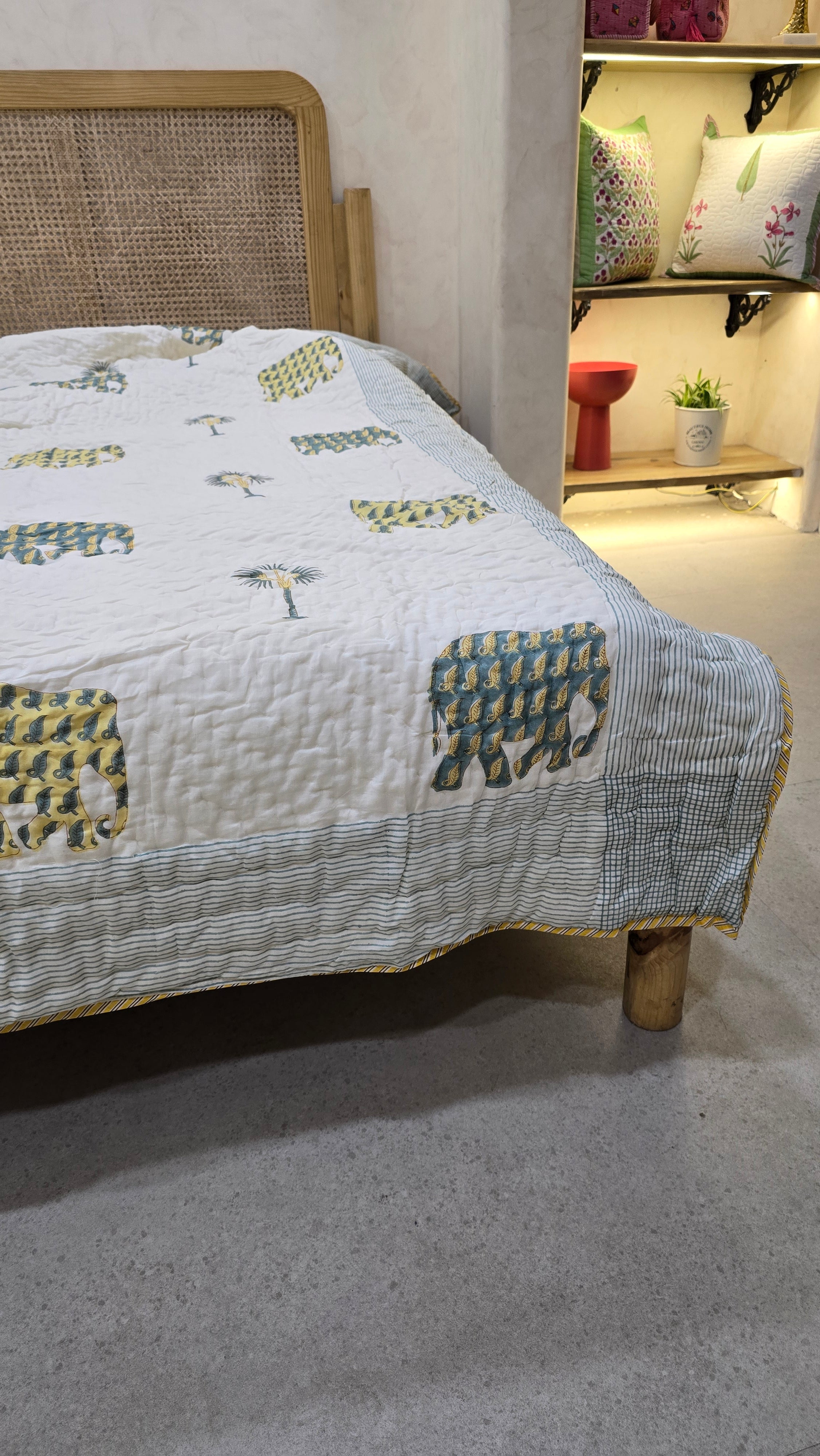 YELLOW ELEPHANT HAND BLOCK PRINTED REVERSIBLE MULMUL DOUBLE BED QUILT
