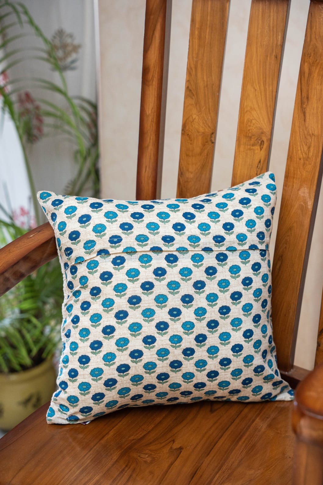 KANAK - SINGLE PIECE QUILTED 16 BY 16 INCHES CUSHION