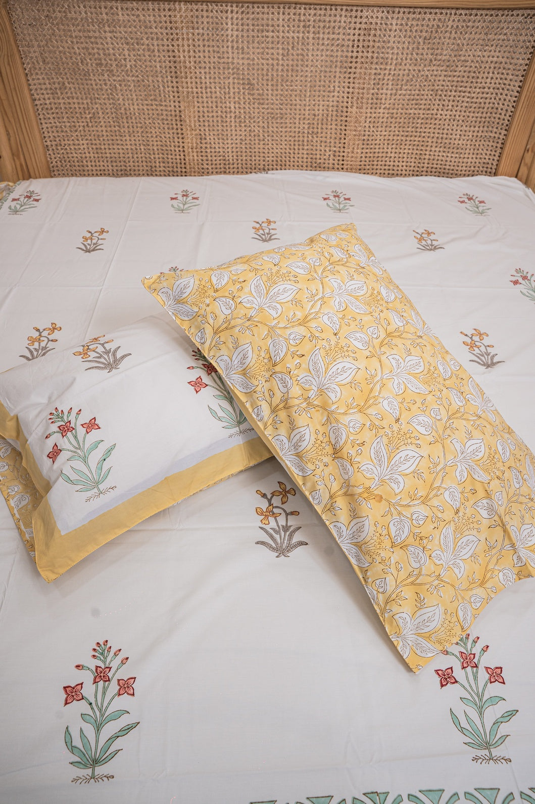 RASHIKA HANDBLOCK PRINTED BEDSHEET WITH TWO REVERSIBLE PILLOW COVERS